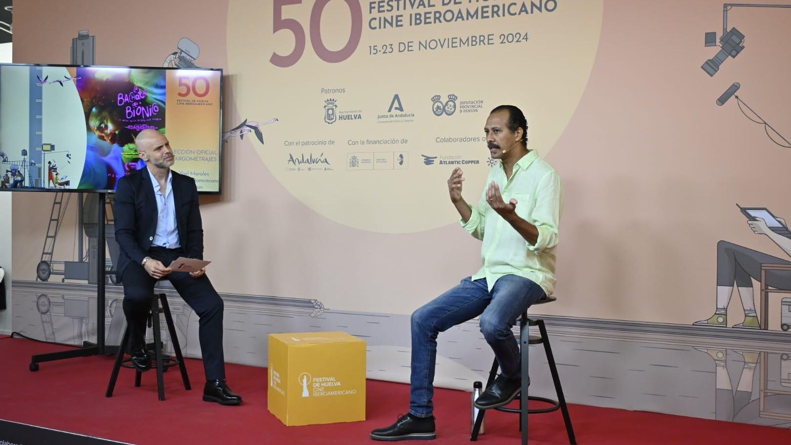 Manuel Raposo durante el encuentro con los medios de comunicación y demás cinéfilos onubenses.