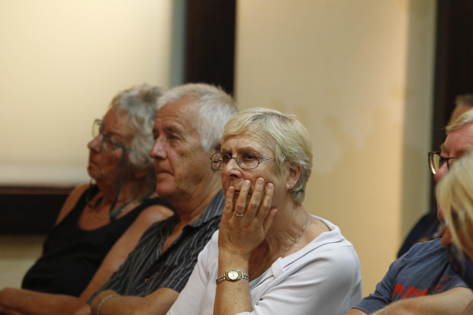 Fotogalería reunión Presidente Junta Andalucía, Juanma Moreno, con dueños viviendas irregulares del Almanzora