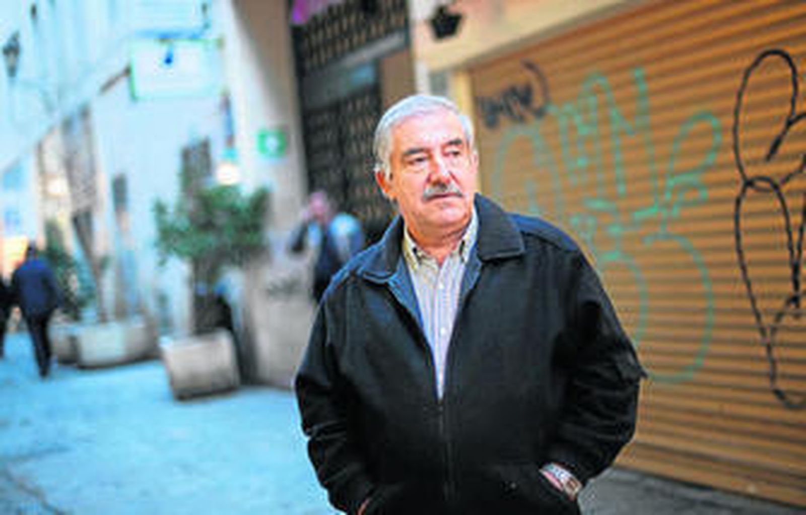 Ulises Bidón Vigil de Quiñones, nieto del médico de Baler, en la calle Muñoz Olivé.