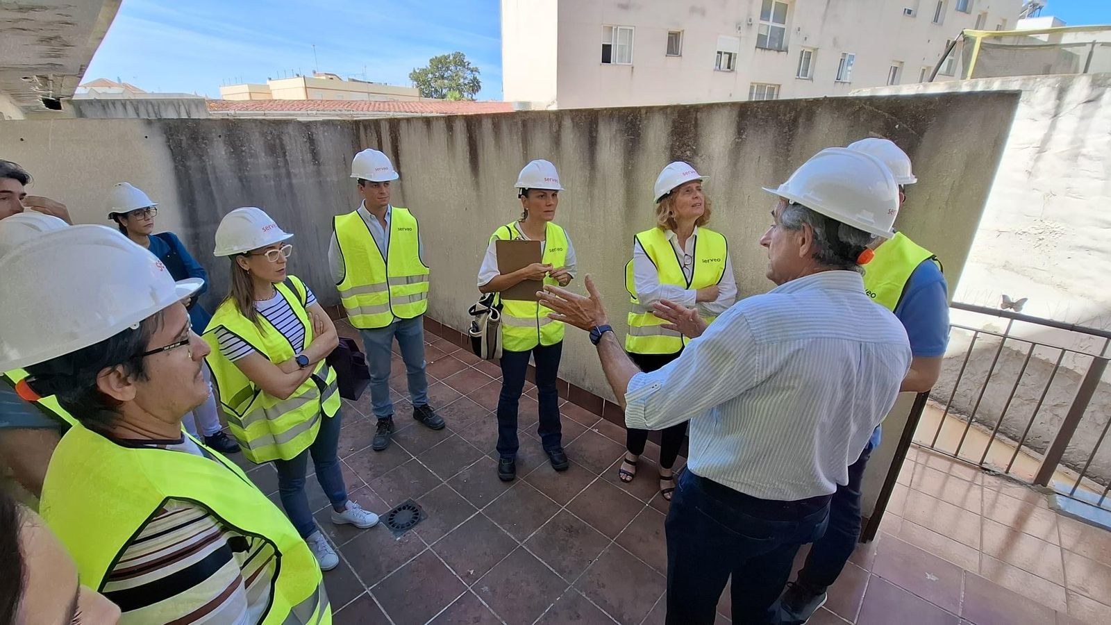 Visita a las viviendas en Cruz de la Degollada Visita a las viviendas en Cruz de la Degollada