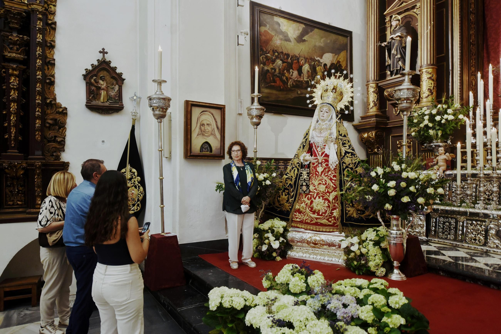 El besamanos de la Virgen de los Dolores, en imágenes