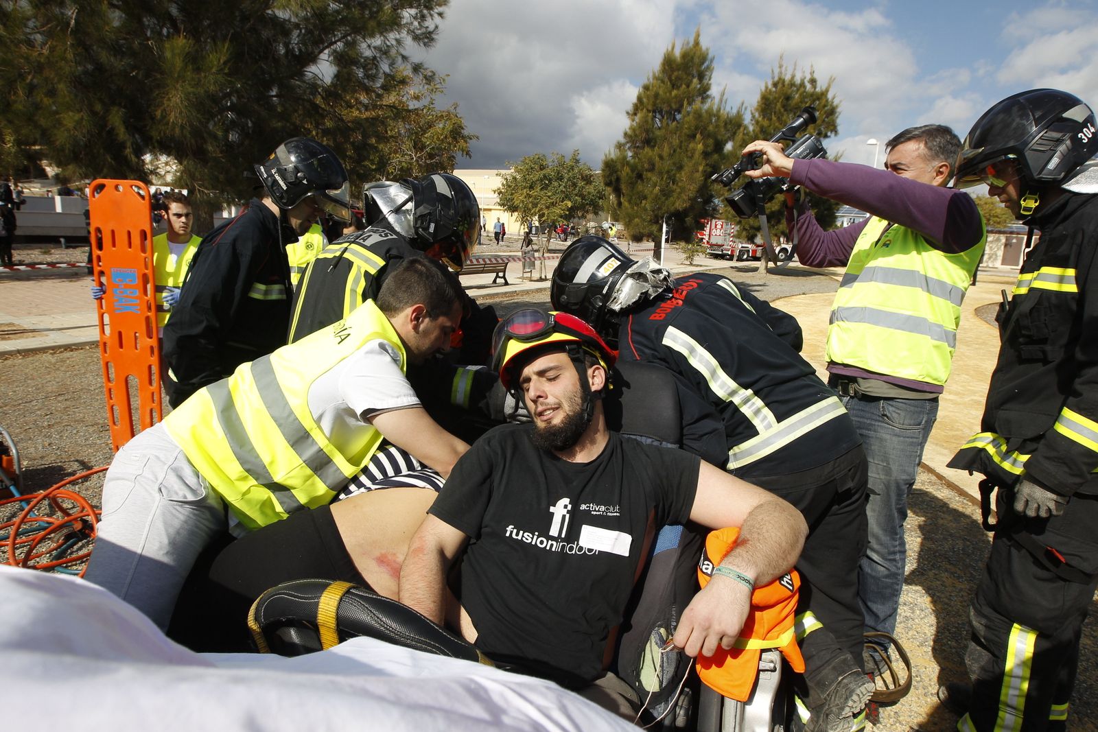 Las imágenes del simulacro de accidente con víctimas en la UAL