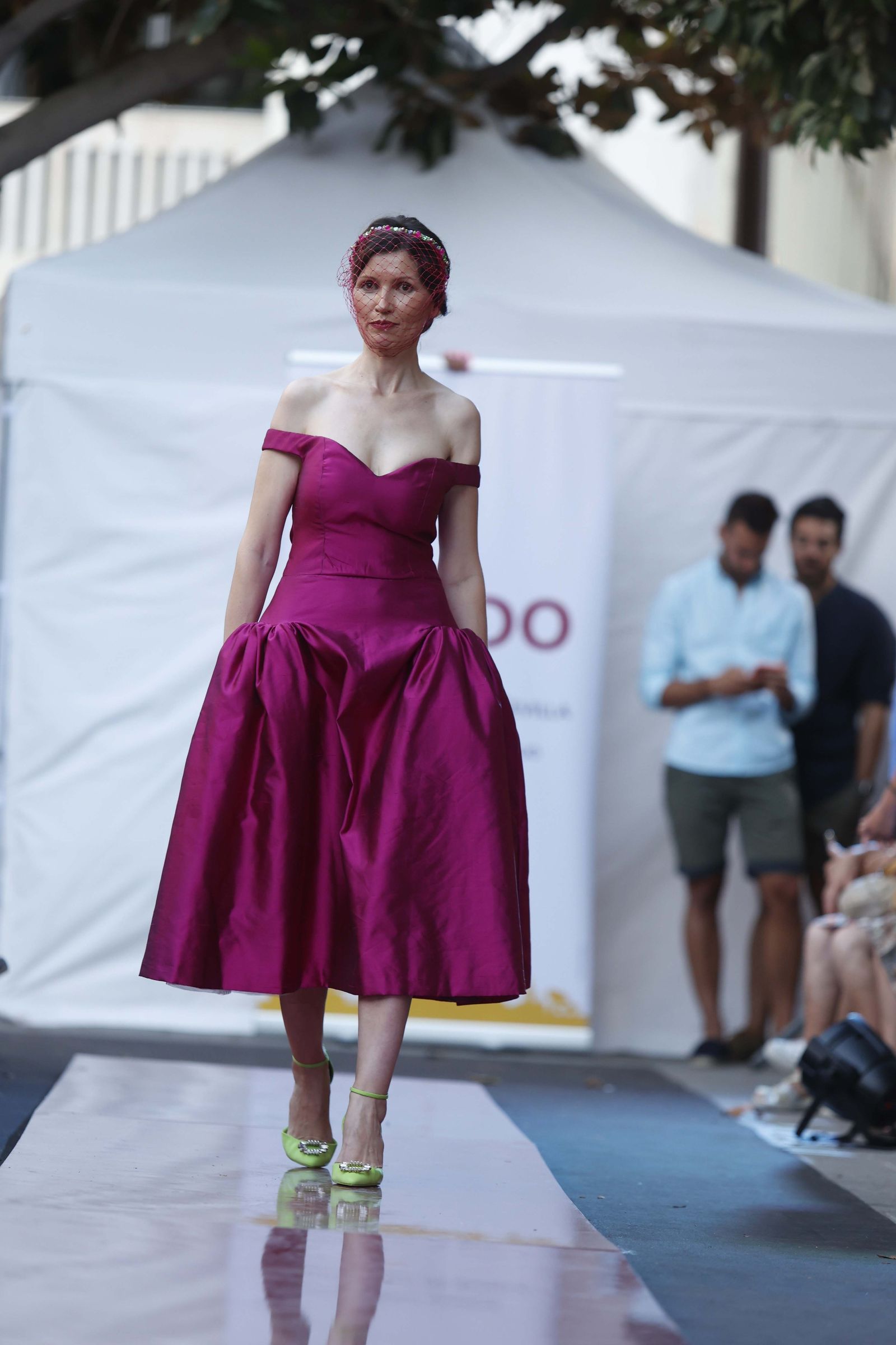 Las imágenes del Desfile de Jóvenes Diseñadores en la Plaza de la Magdalena