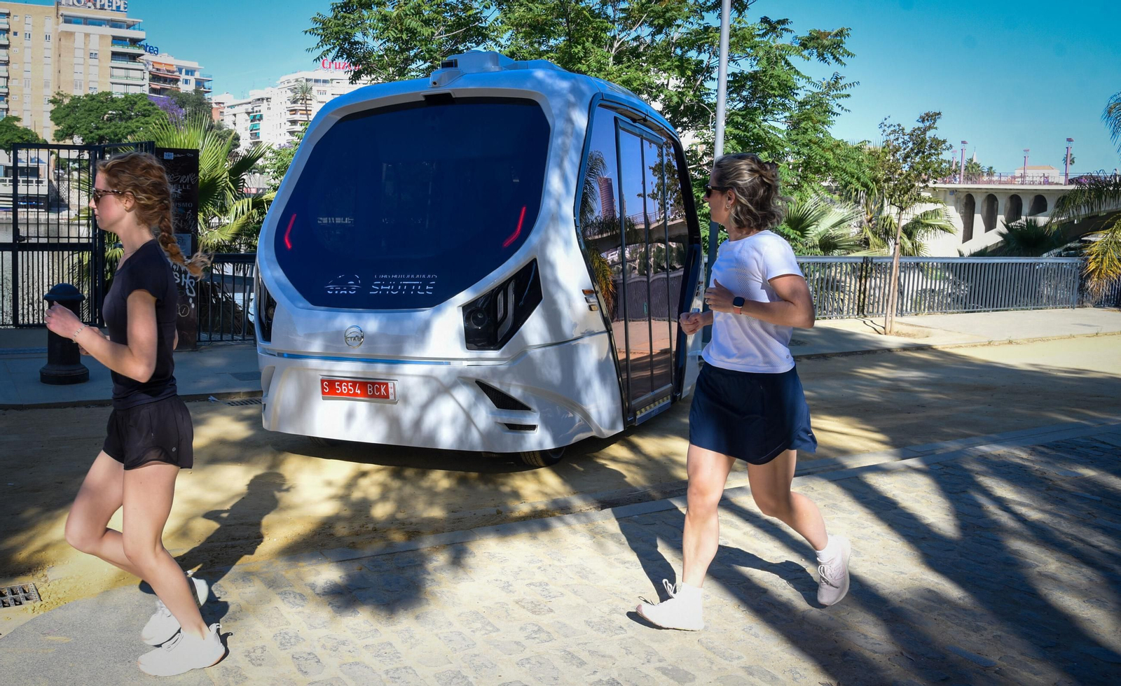 Las fotos de la presentación de la lanzadera autónoma del Puerto de Sevilla