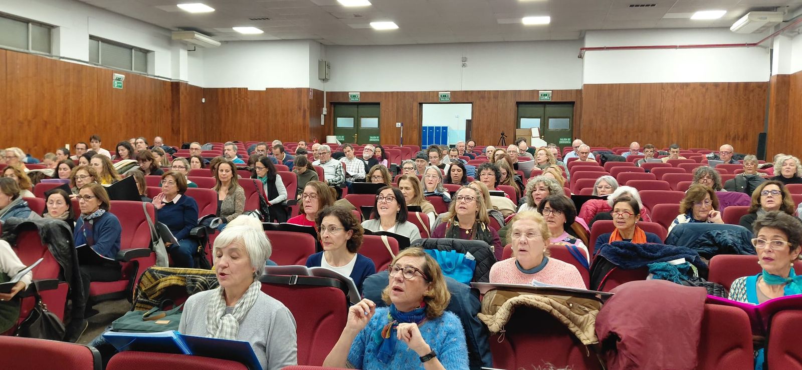 Los coralistas están preparando un repertorio de Gospel y Jazz