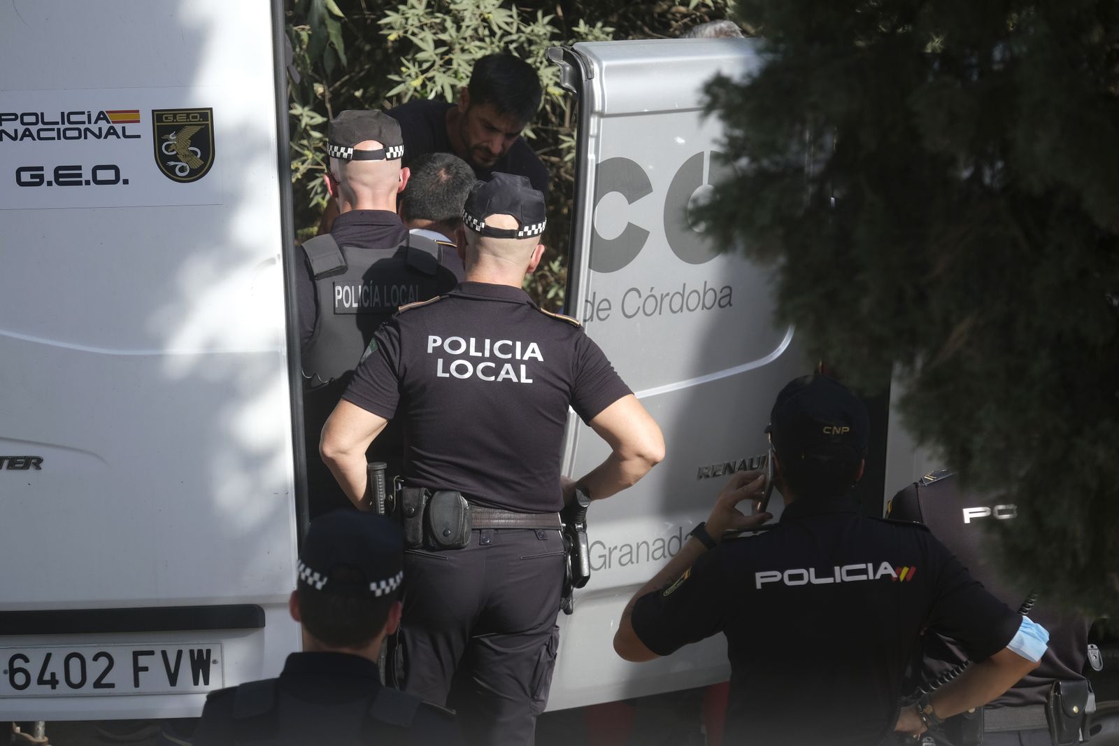 Así ha sido el rescate del cuerpo del joven ahogado en el Guadalquivir