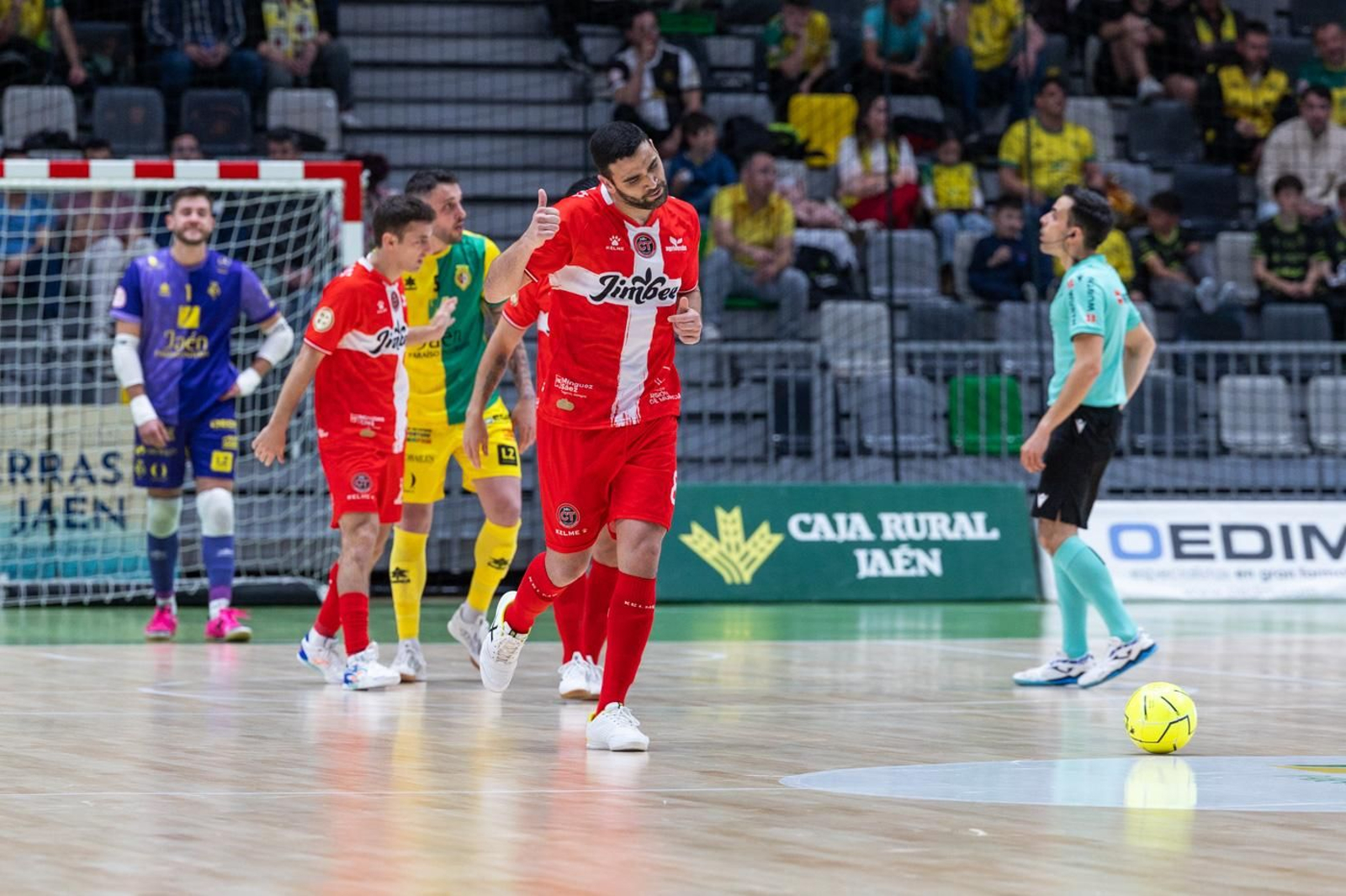 En imágenes: la afición y mejores jugadas del Jaén FS - Jimbee Cartagena