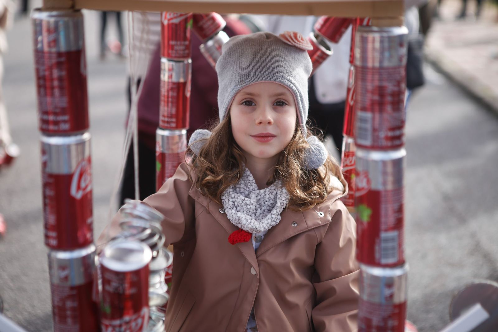 Búscate en las fotos del arrastre de latas 2026 en Los Barrios