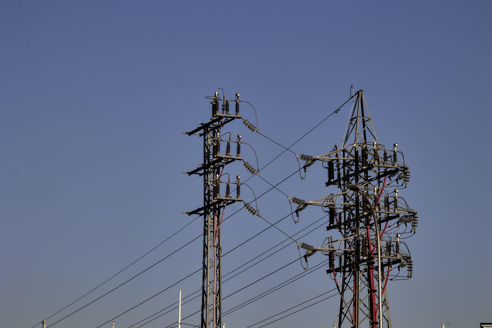 Una torre de alta tensión.