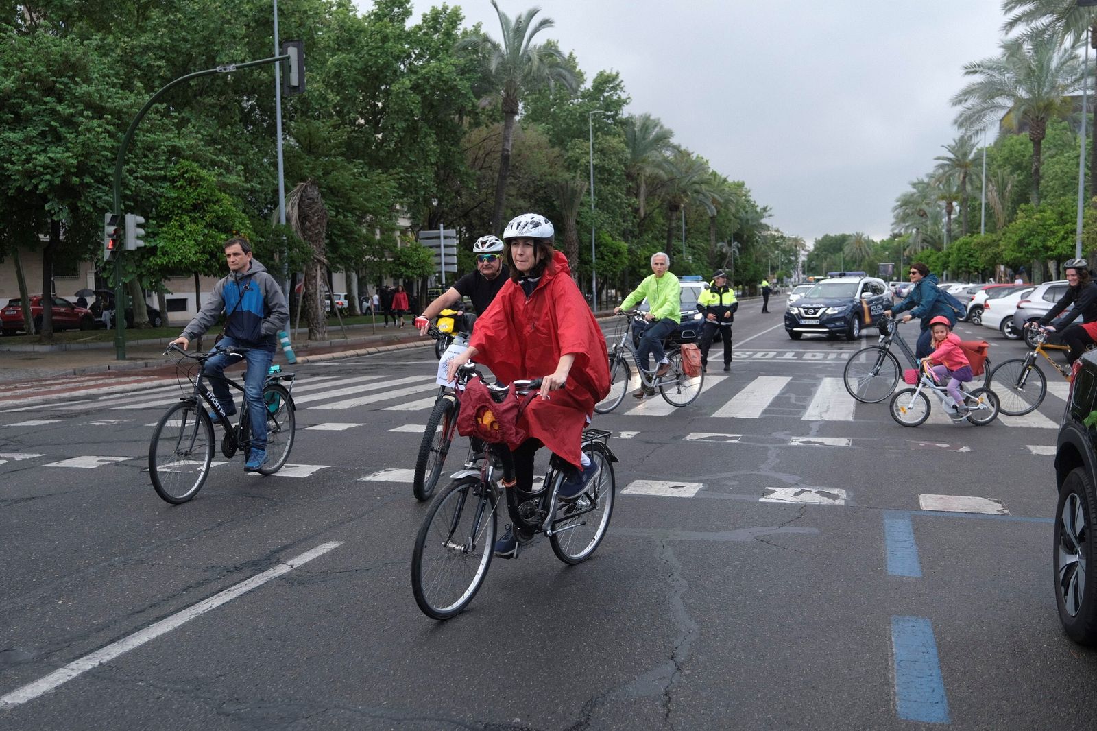 La 'bicifestación' para celebrar el Día de la Tierra en Córdoba, en imágenes