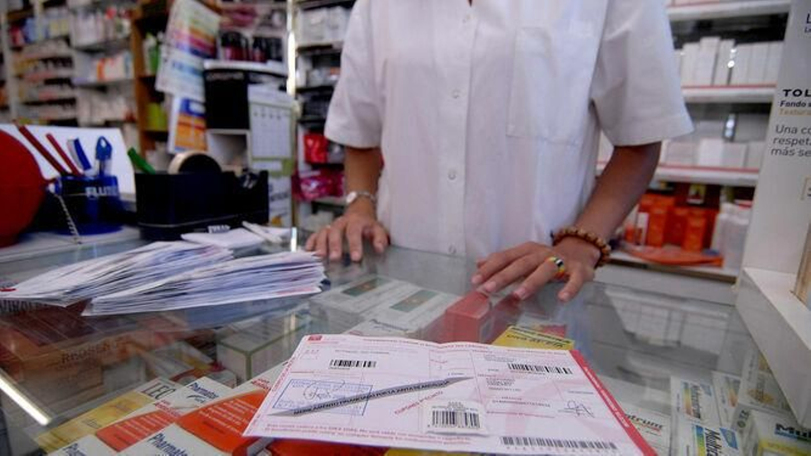 Recetas en el mostrador de una farmacia