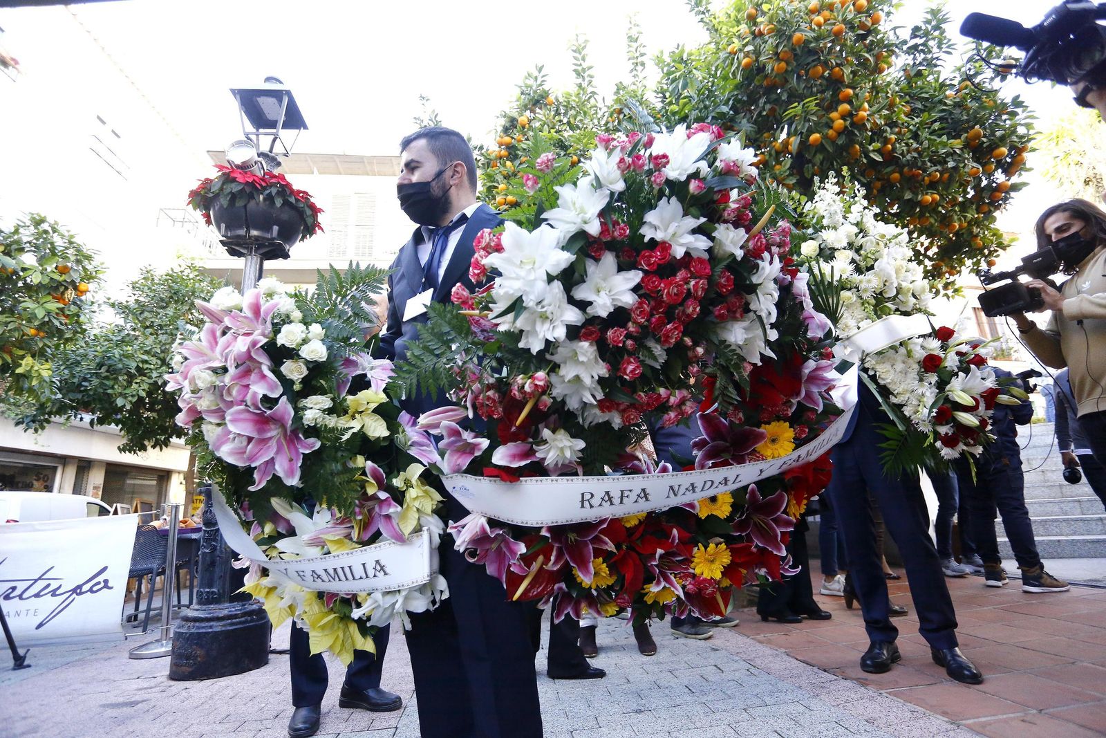 La despedida de Marbella a Manolo Santana, en imágenes