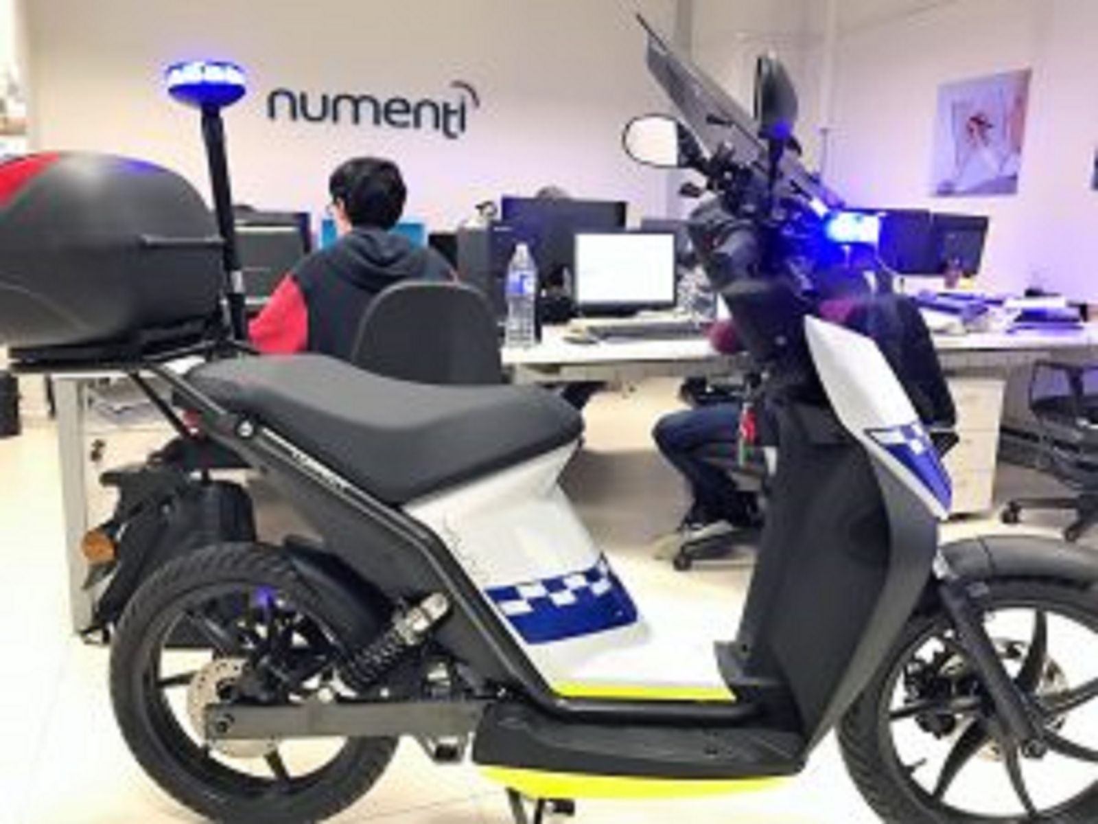 Una de las dos motocicletas que se presentan mañana, en la sede de la empresa Numenti.