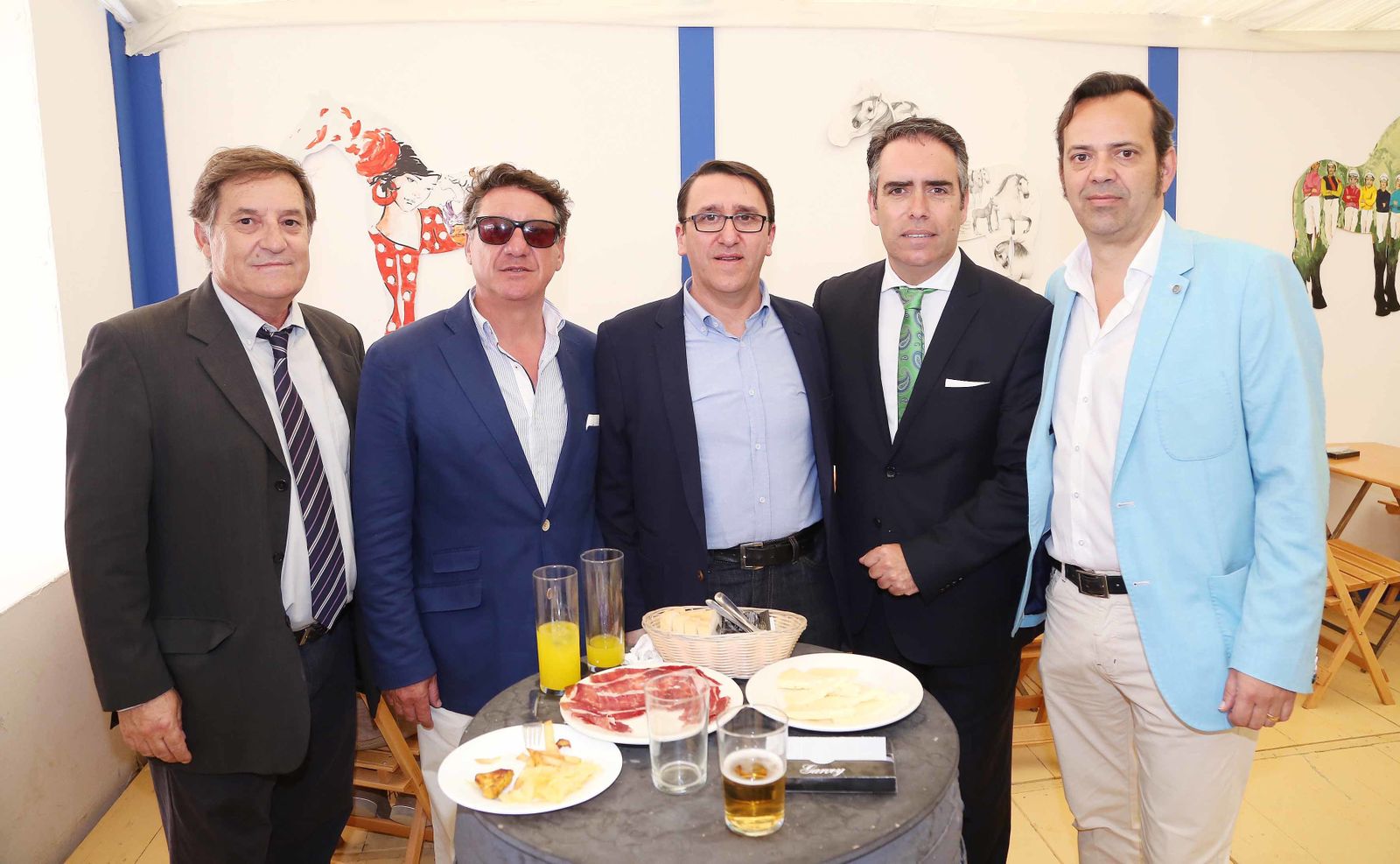 Pedro Rodríguez, de la Oficina Municipal de Turismo; Jesús Benítez, periodista experto en Motor, Manuel Pascual, Daniel Lamparero y Rafael Navas.