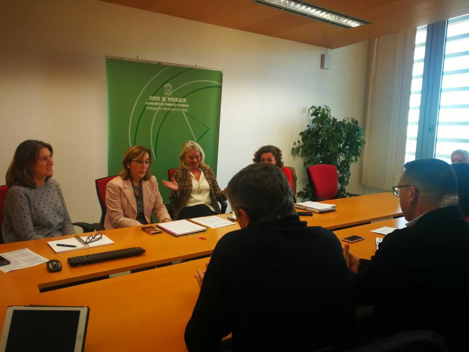 Reunión mantenida en Cádiz el pasado lunes entre representantes de la Junta, de los empresarios chiclaneros y del PP de Chiclana.