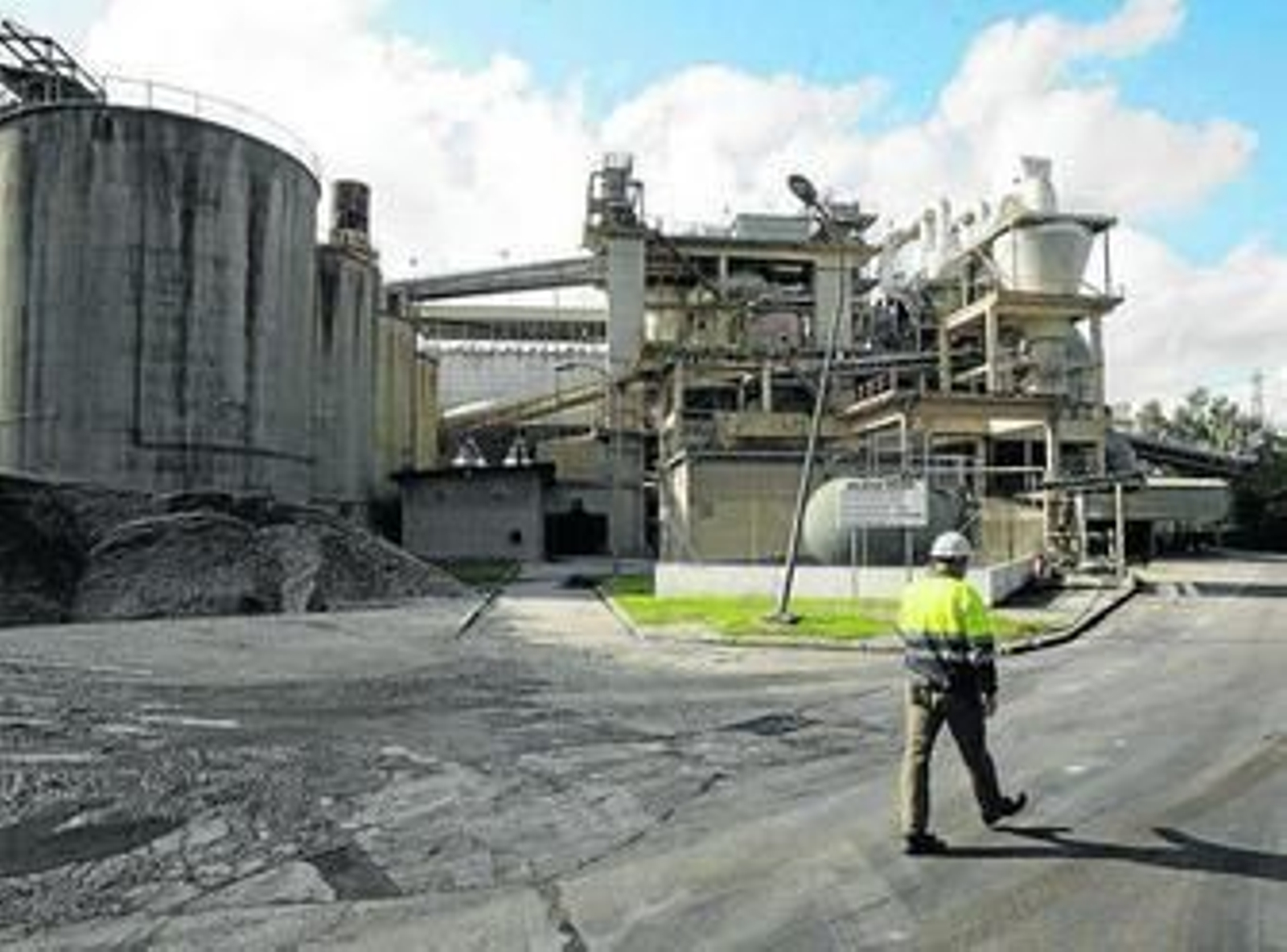 Vista de la cementera Cosmos.