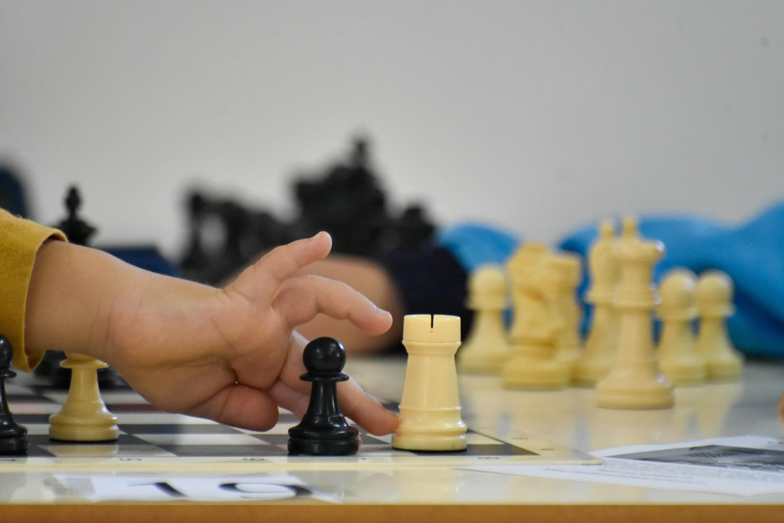 Escolares juegan al ajedrez, en una imagen de archivo.