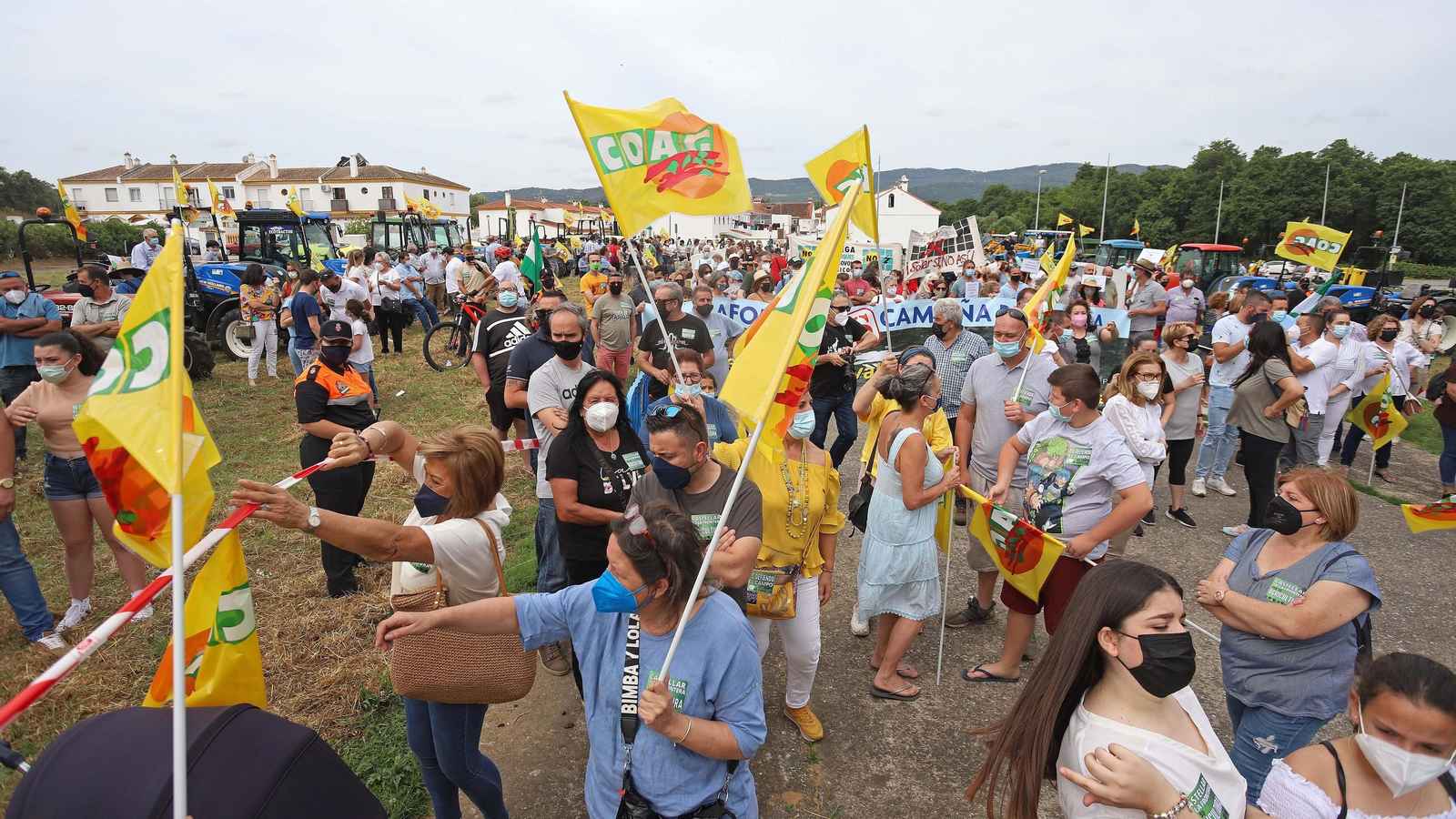 Fotos de la tractorada contra las fotovoltaicas en Castellar