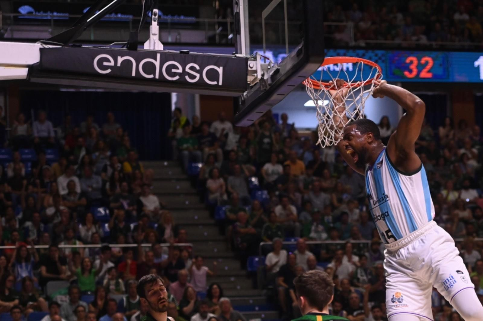 La camiseta blanquiazul del Unicaja convoca a la plana mayor del Málaga al Carpena La camiseta blanquiazul del Unicaja convoca a la plana mayor del Málaga al Carpena