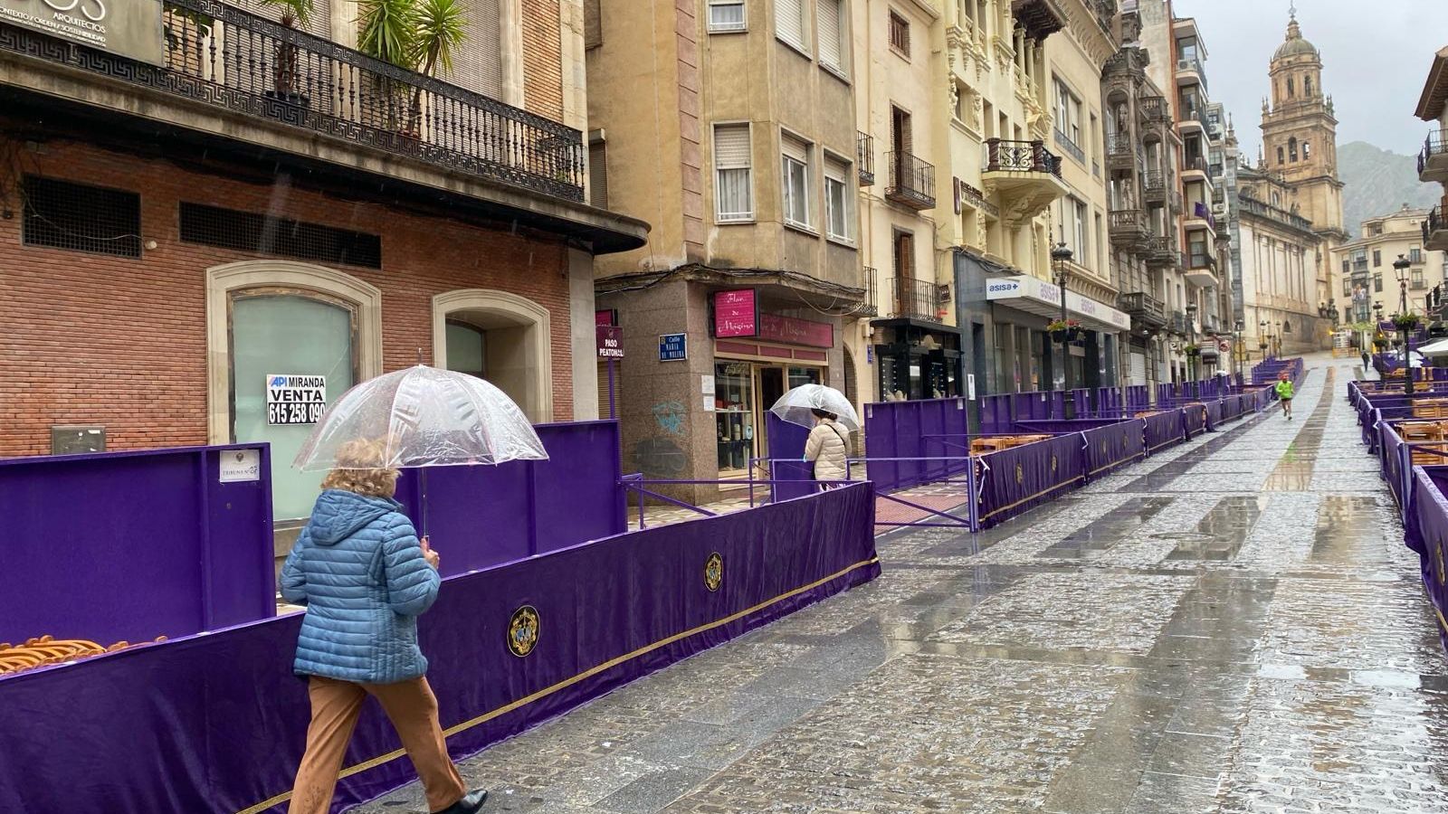 Aspecto de la calle Bernabé Soriano esta mañana