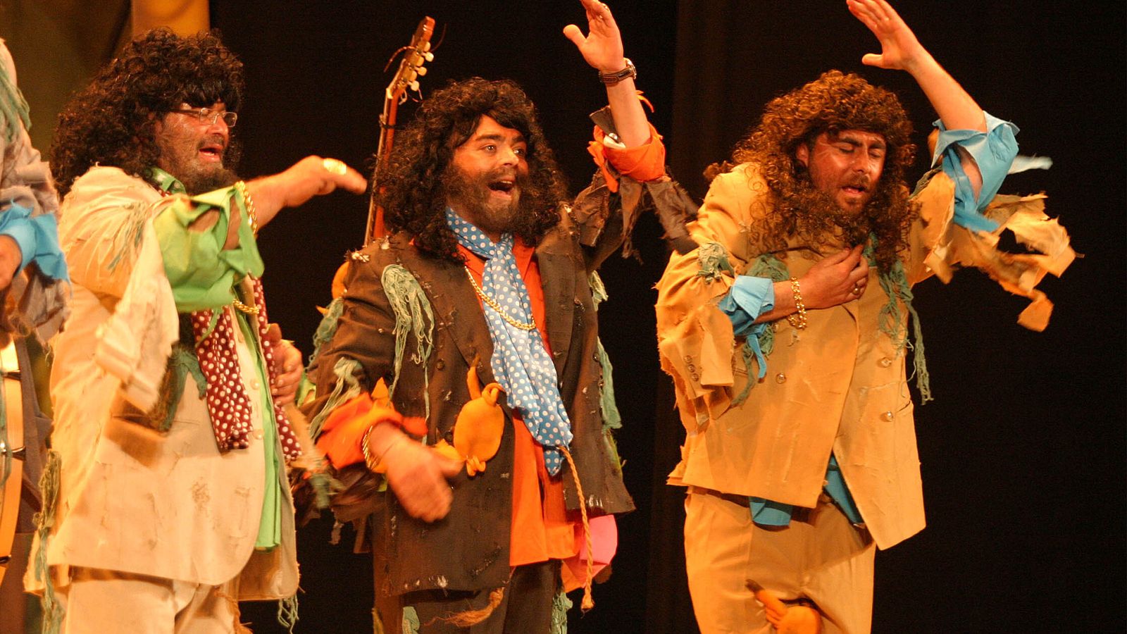 En la chirigota 'Robinsón de la Isla' entre El Petra y Julio Álvarez.