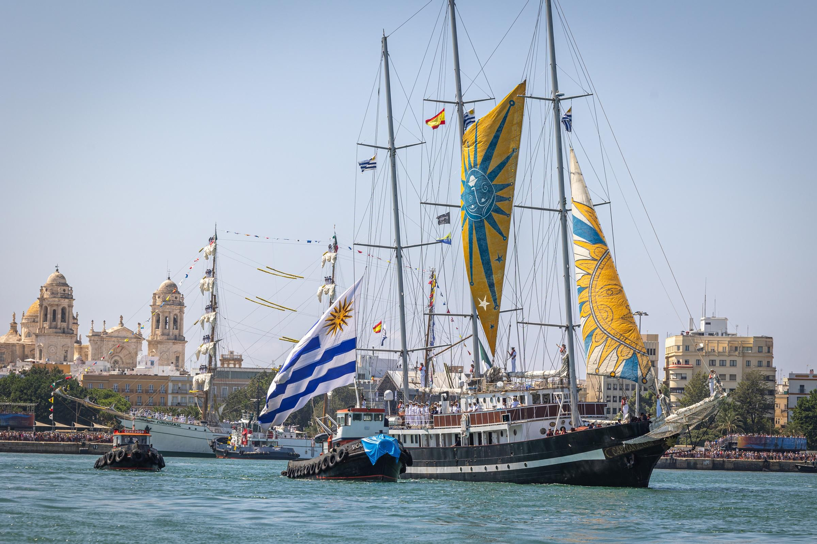 Imágenes de la parada naval desde el mar