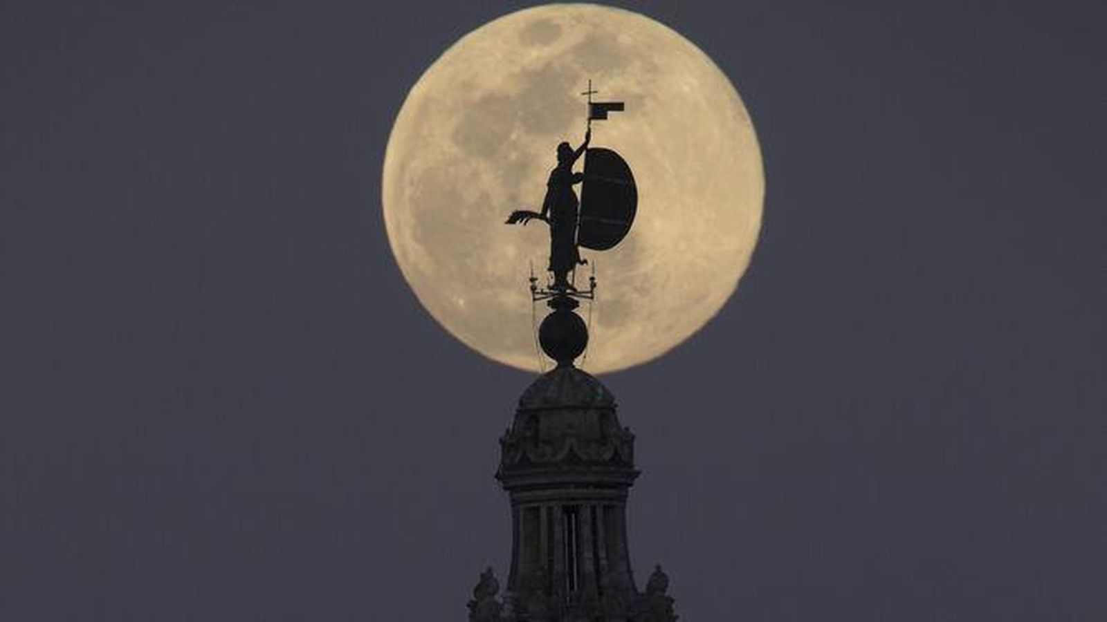 Superluna del Esturión