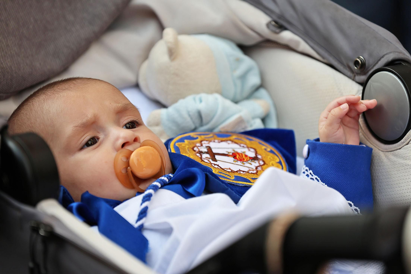 Imágenes de la VIrgen de Los Dolores por su barrio de las Colonias