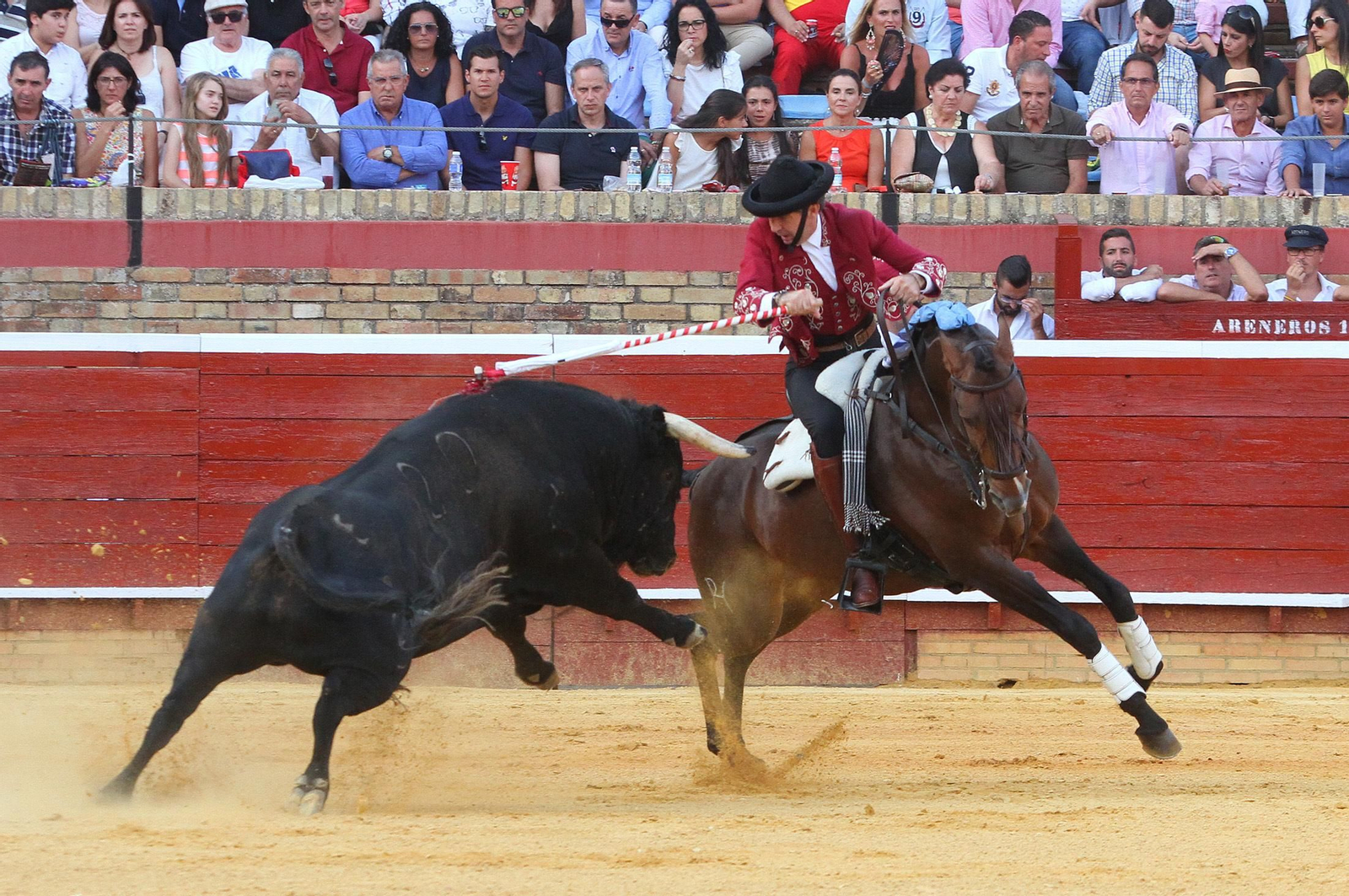 Imágenes de la corrida de rejones de Pablo Hermoso de Mendoza, Andrés Romero y Lea Vicens.