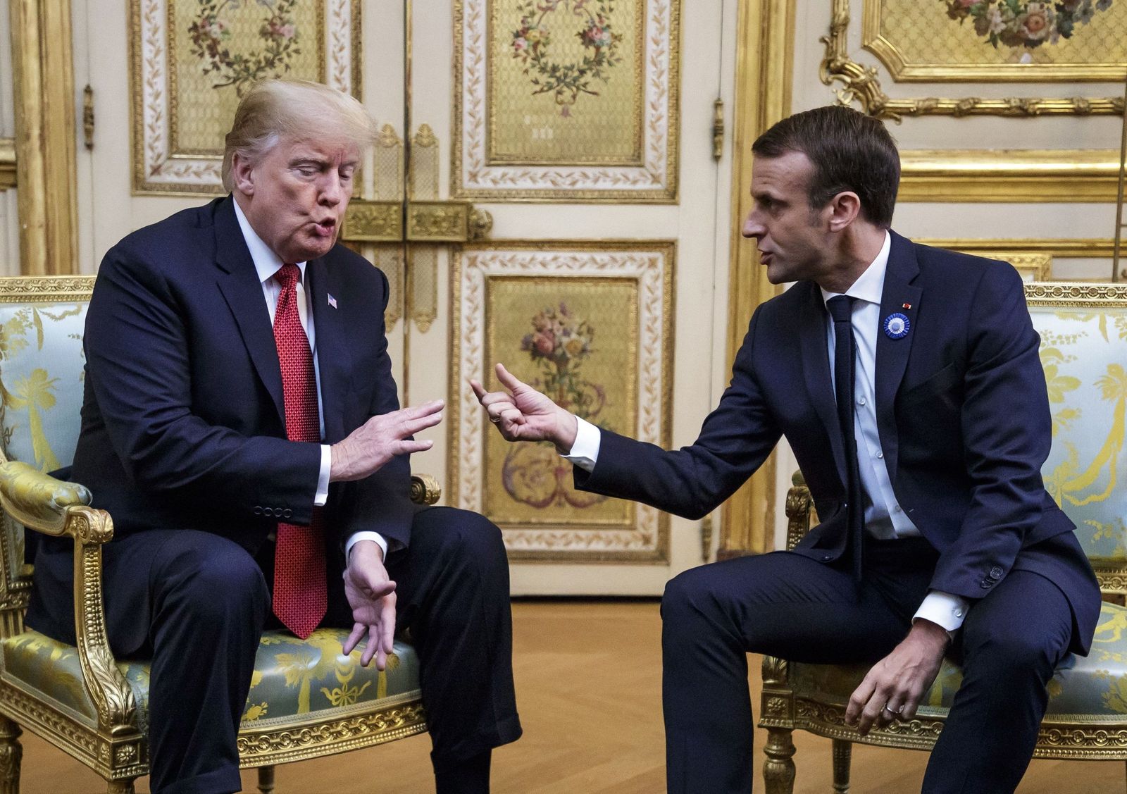 Donald Trump y Enmanuel Macron durante su tensa reunión del sábado en el Palacio del Eliseo.