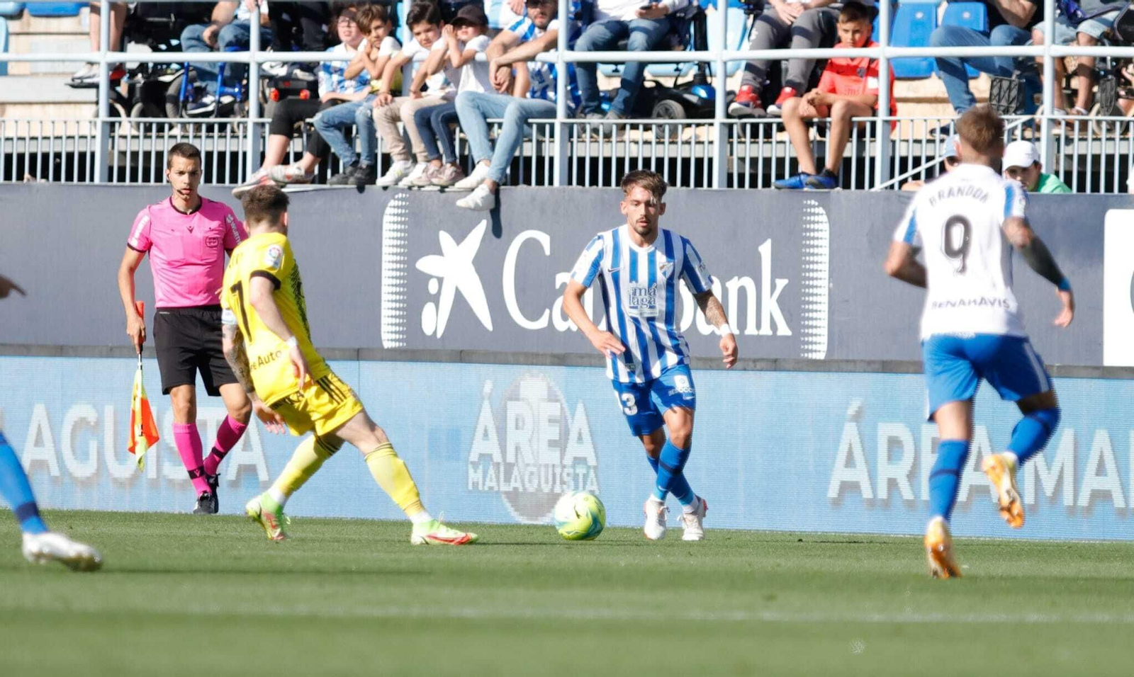 Víctor Olmo, durante el partido.