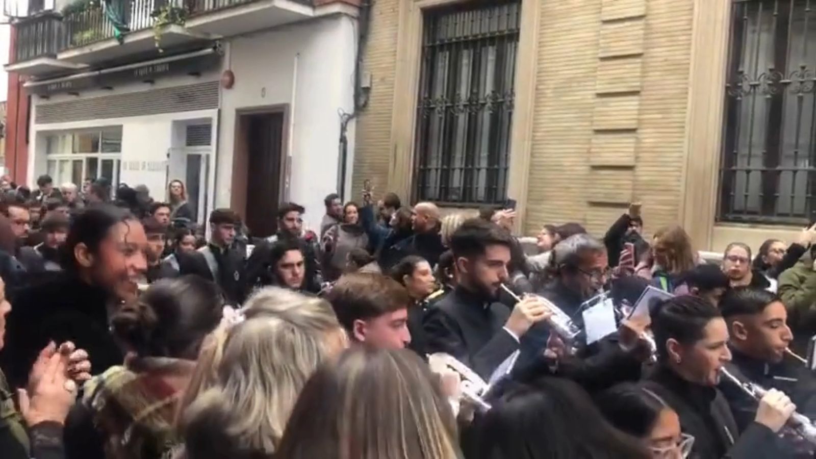 Llegan las bandas para acompañar al Heraldo Real de Sevilla