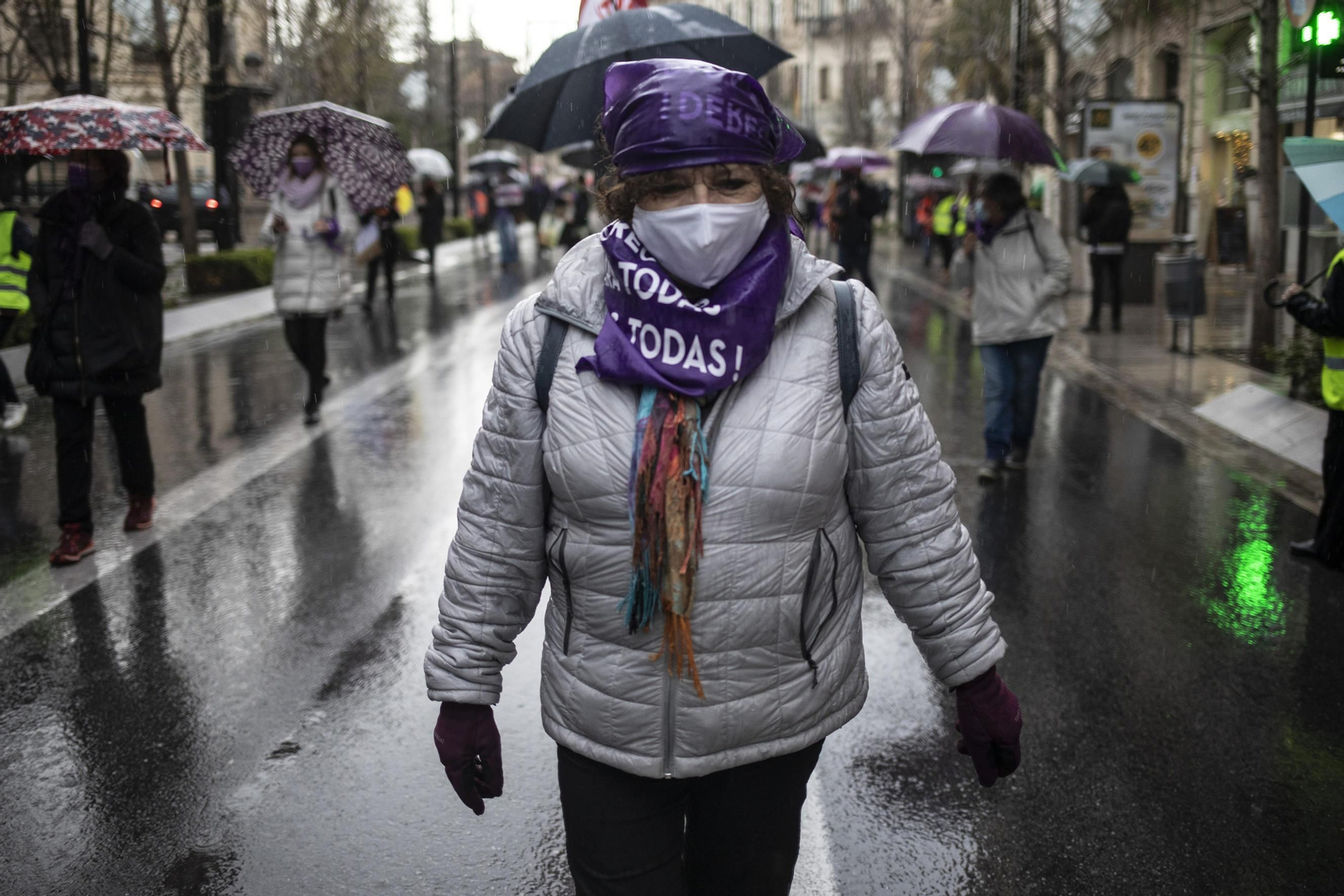 Las mejores imágenes de la manifestación feminista del 8M en Granada este 2021