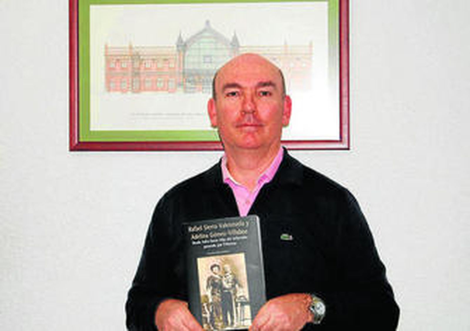 Antonio López con su biografía histórica.