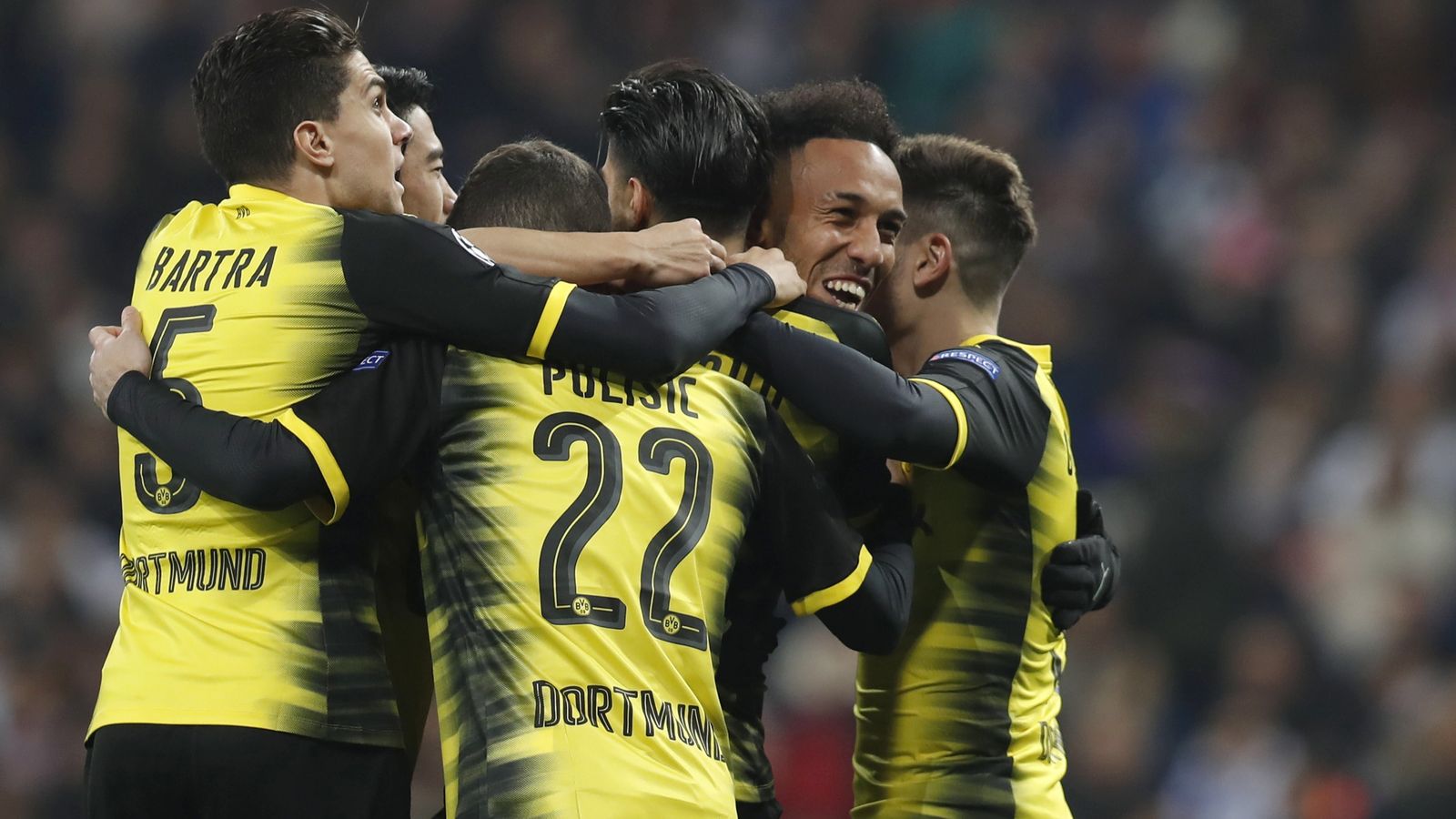 Los jugadores del Dortmund celebran un tanto.