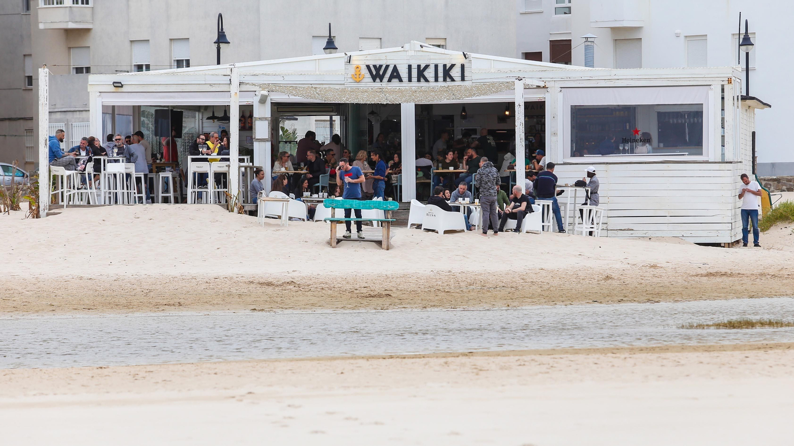 Un día de levante en Tarifa, en imágenes