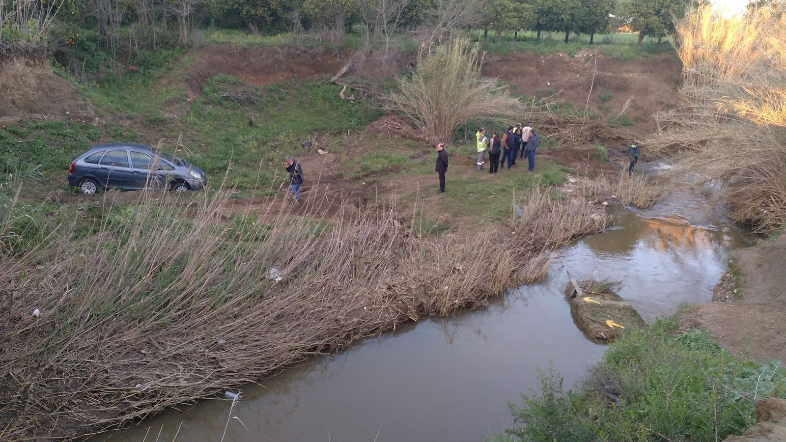 Lugar donde se produjo el accidente y donde cayó el guardia civil al agua.