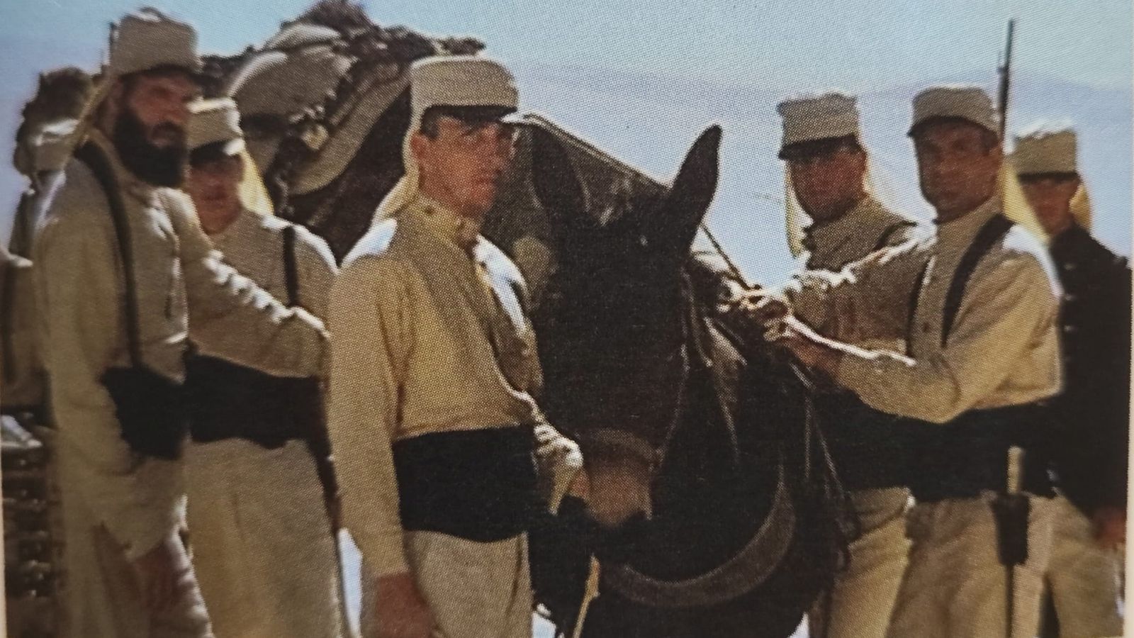 Nicolás Yedra, oficial de la policía local con Terence Hill en el rodaje de ‘Marchar o morir’.
