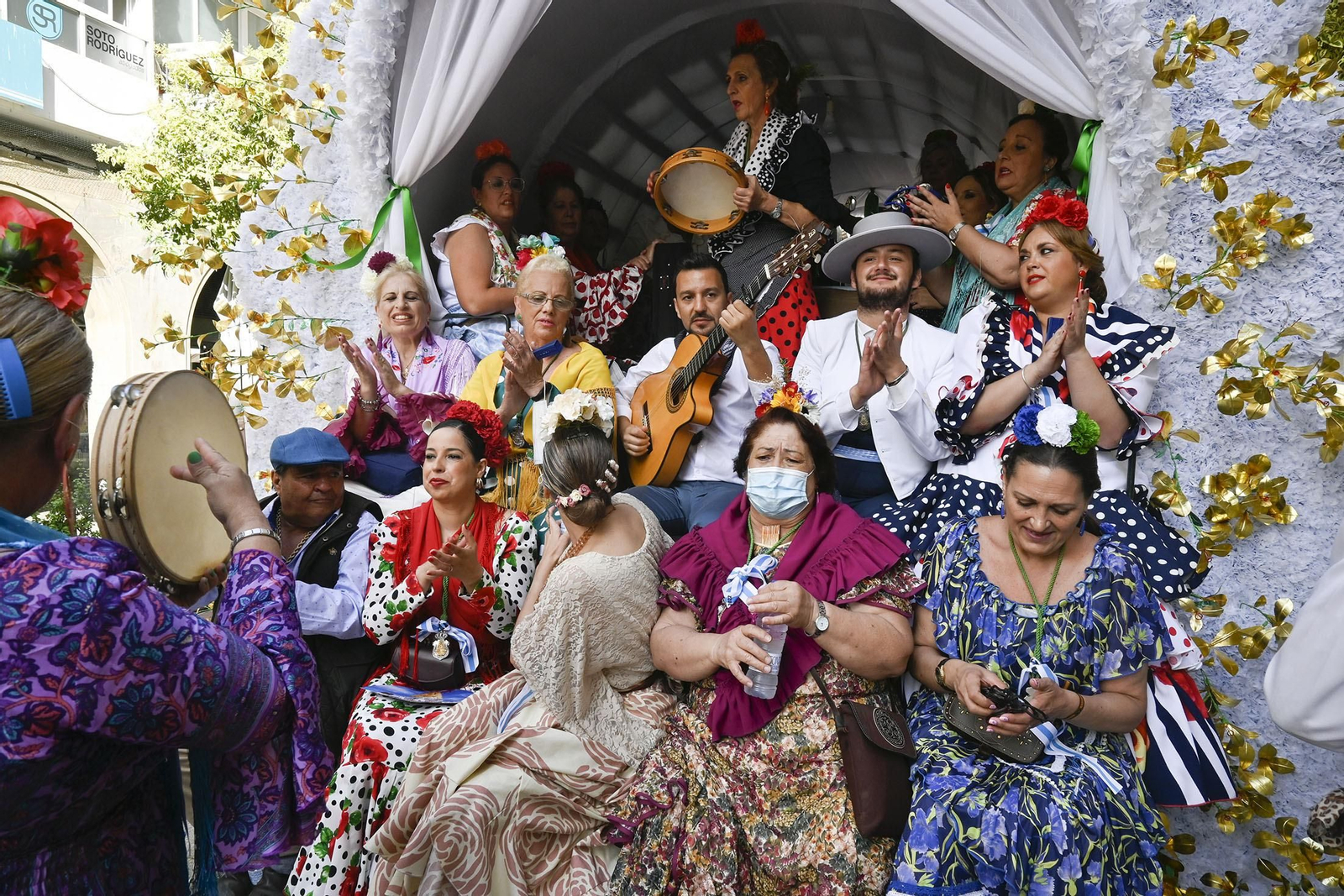 Todos los rocieros de la comitiva de la Hermandad de Huelva, en imágenes