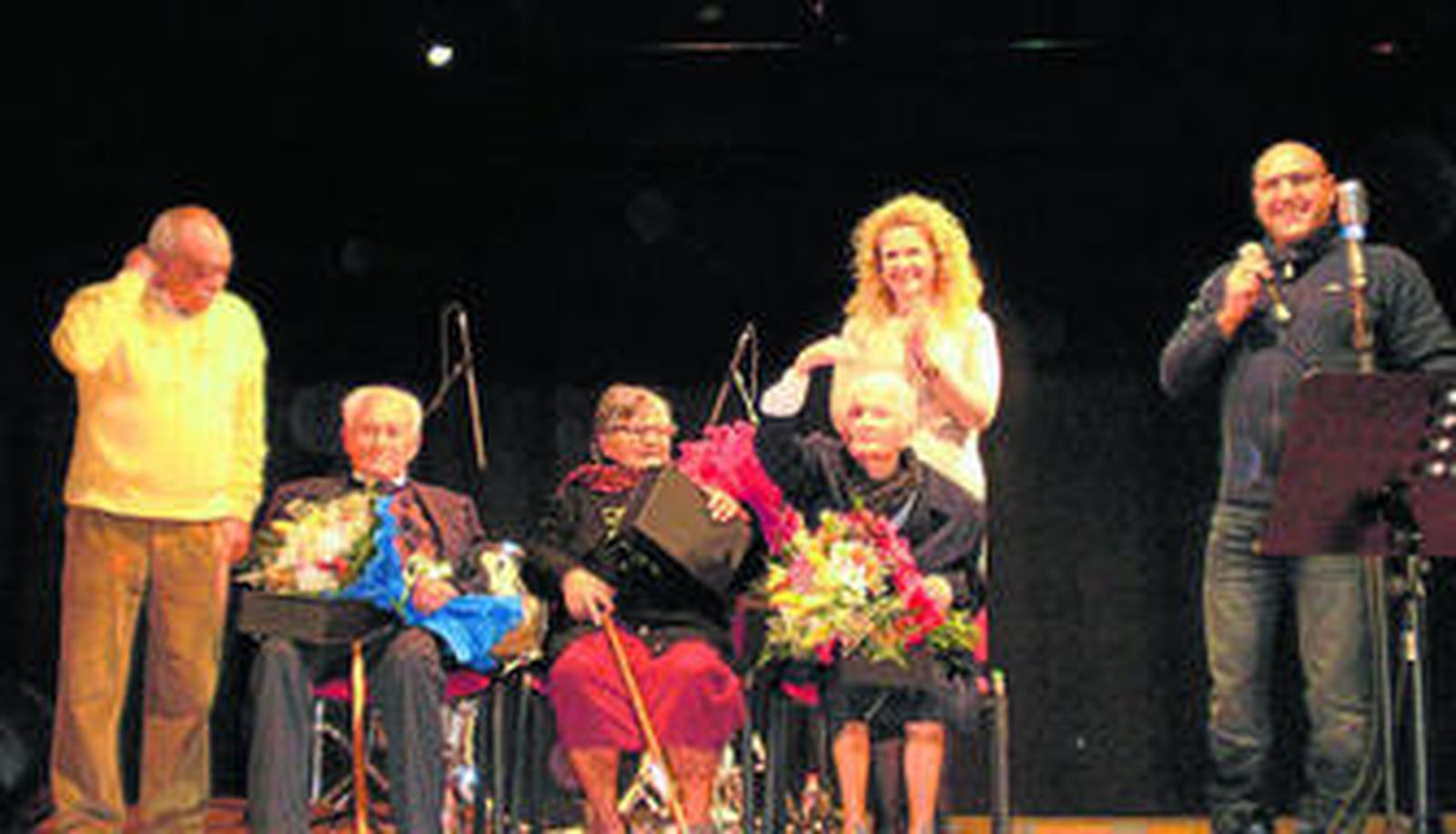 Los vecinos homenajeados mostraron su emoción.