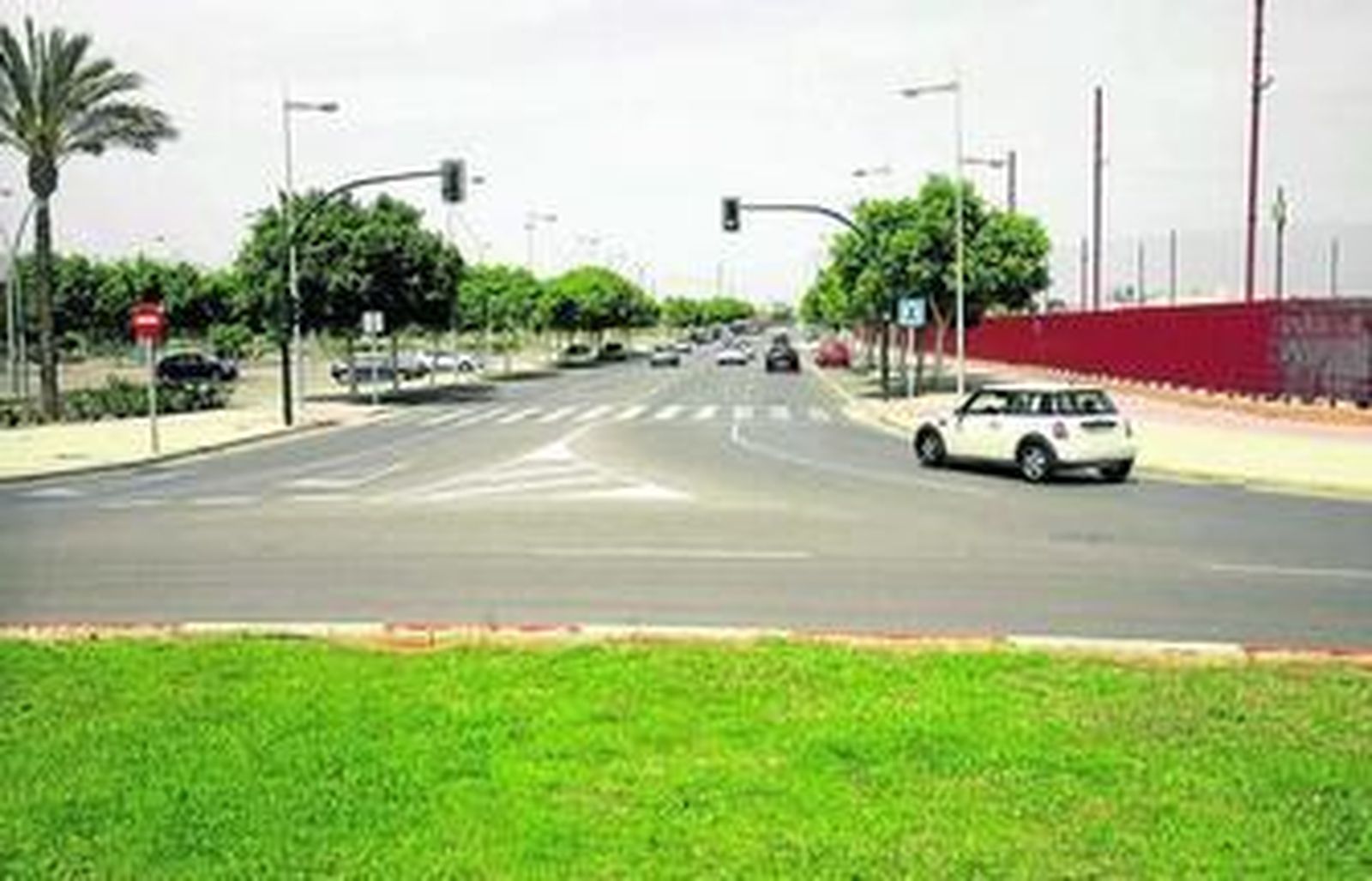 El trazado empleado para las carreras ilegales se encuentra situado entre la rotonda de acceso al barrio de El Puche y la de los aparcamientos del Estadio.