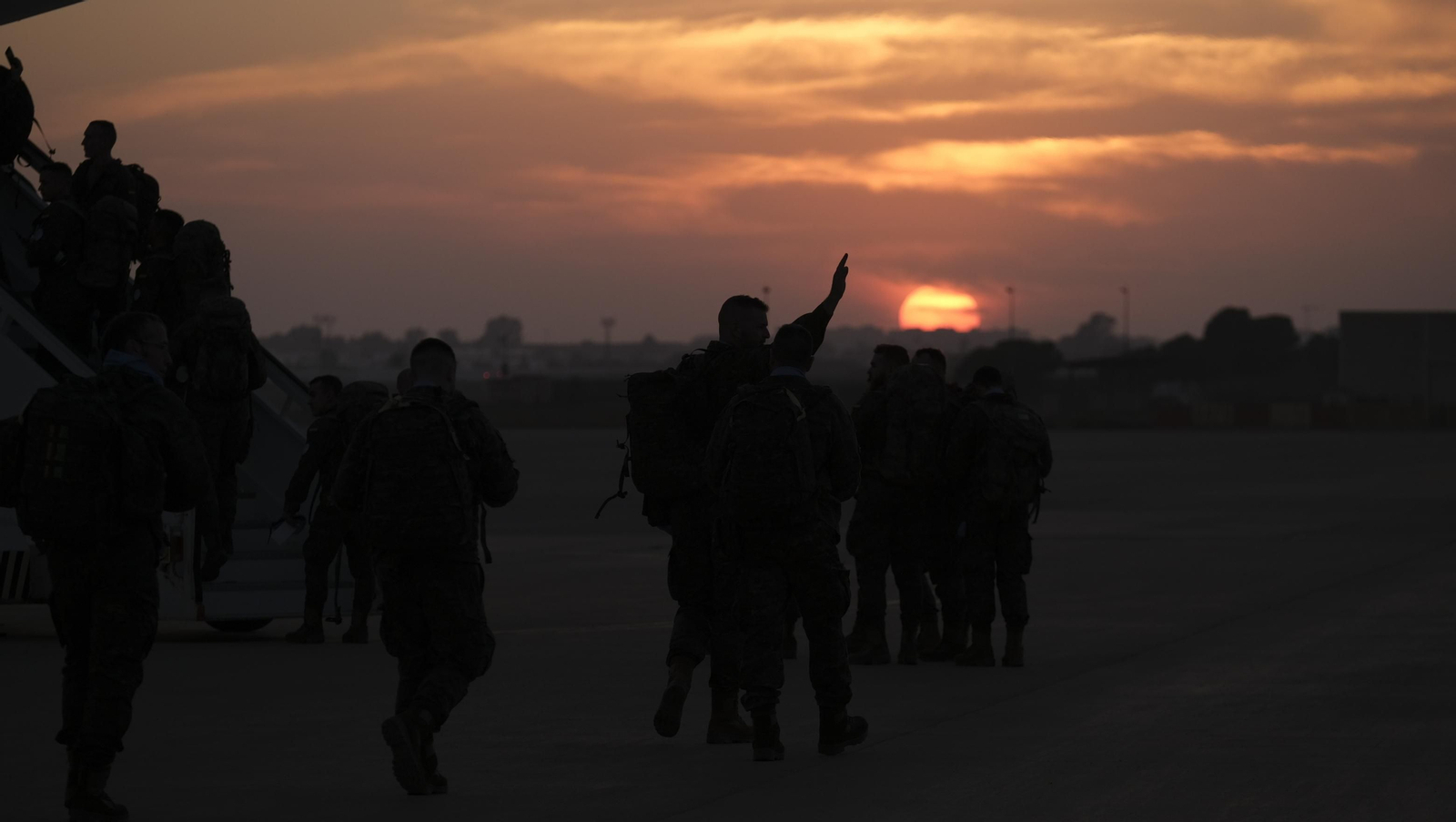 Imágenes de la salida del segundo contingente de La Legión con destino el Líbano