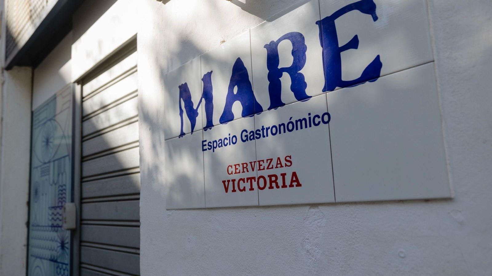 Entrada a 'Mare' en la plaza Candelaria de Cádiz.