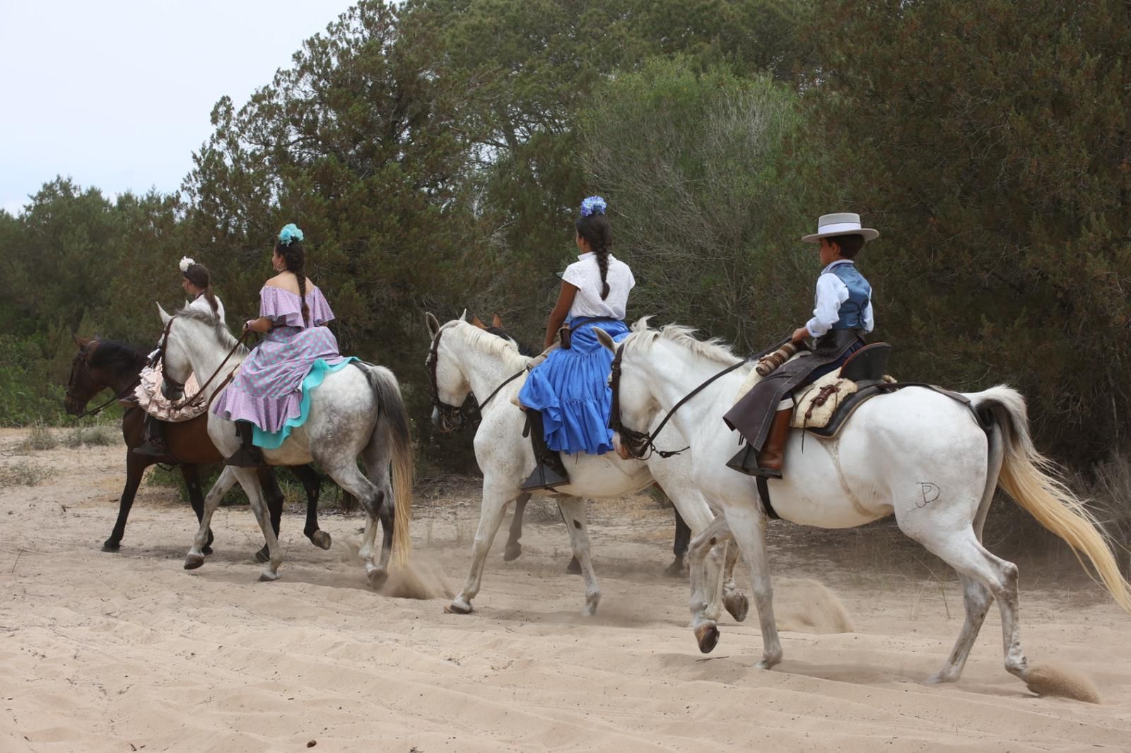 Imágenes de la Hermandad del Rocío de Jerez el jueves por el Coto