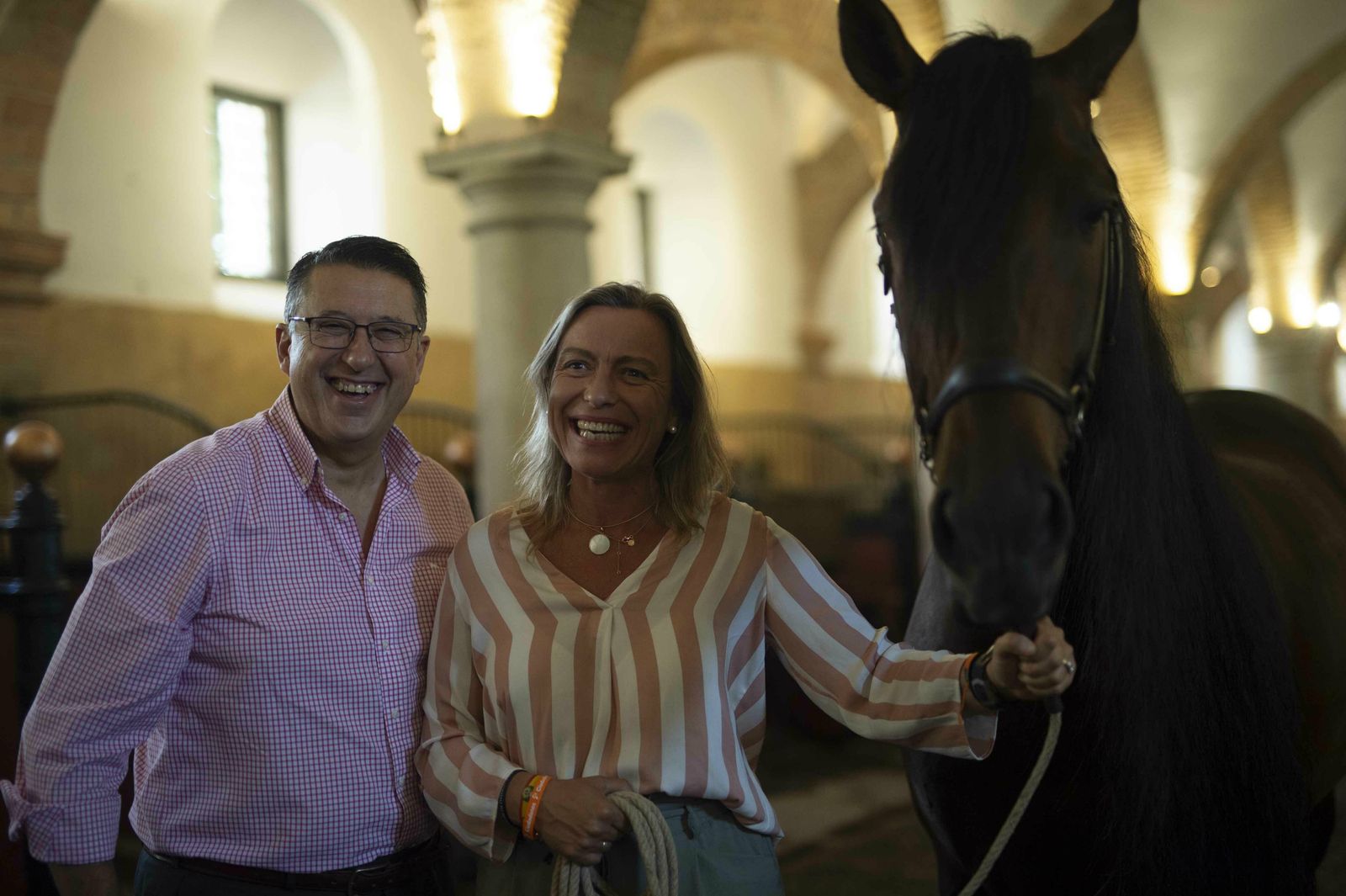 Rafael Blanco e Isabel Albás, en Caballerizas Reales.