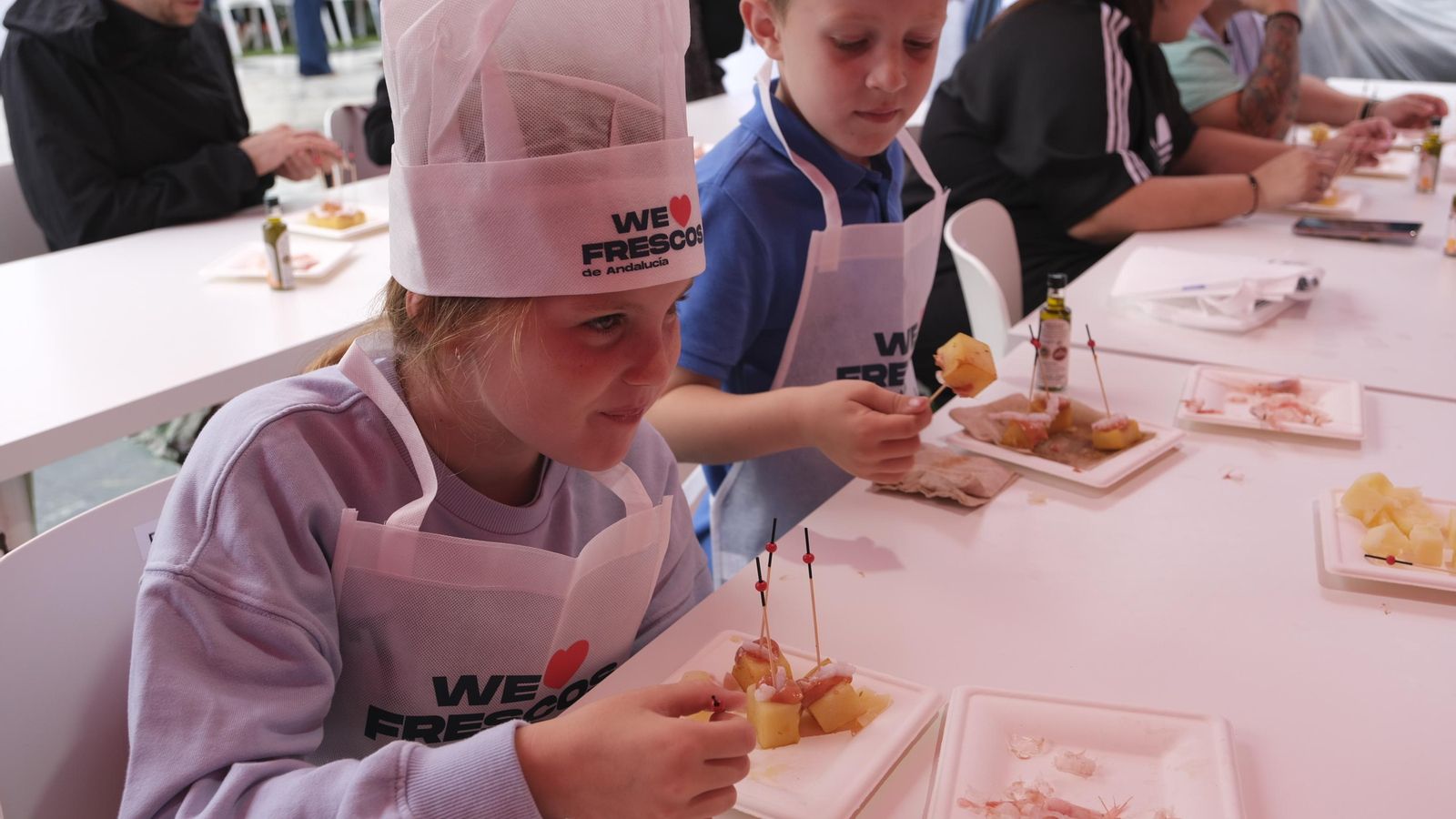 Unos pinchos con productos de la tierra para merendar.