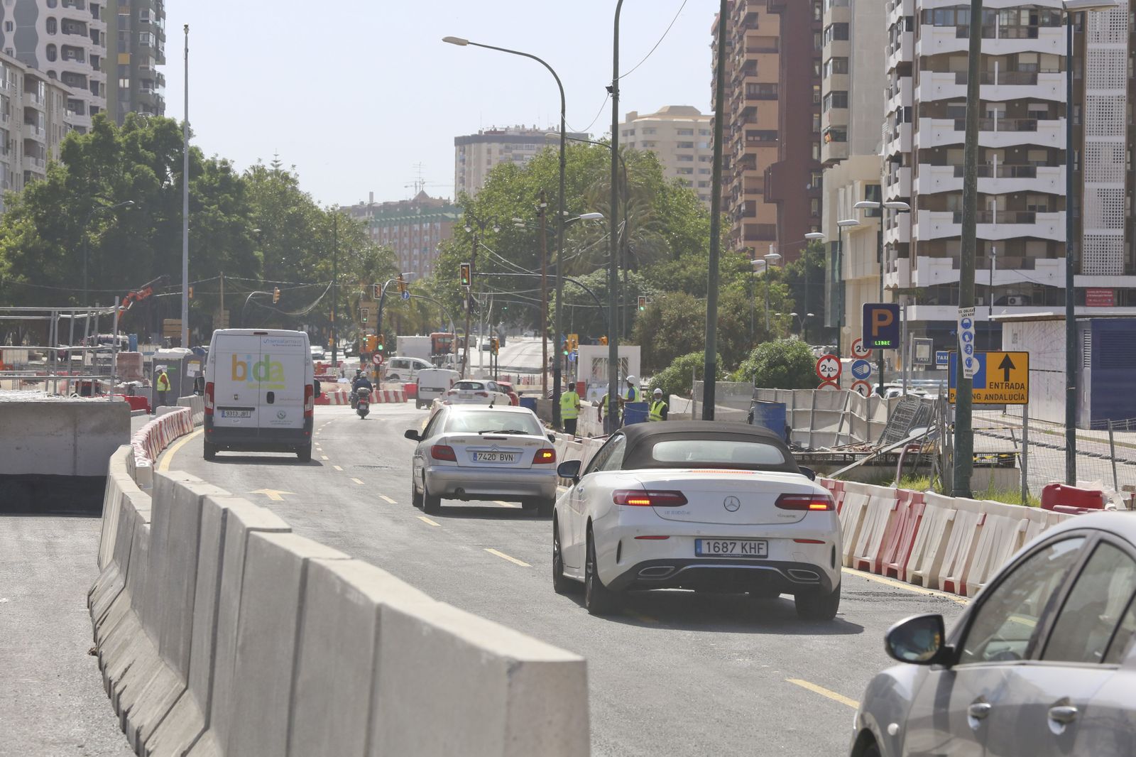 El puente de Tetuán abre al tráfico tras casi 5 años cerrado por las obras del Metro de Málaga.
