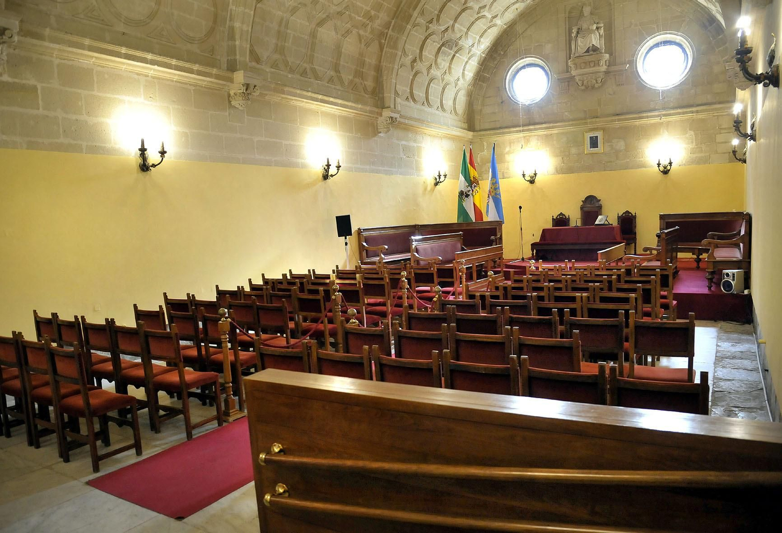 El Cabildo Viejo ya está preparado para albergar la sesión de investidura.