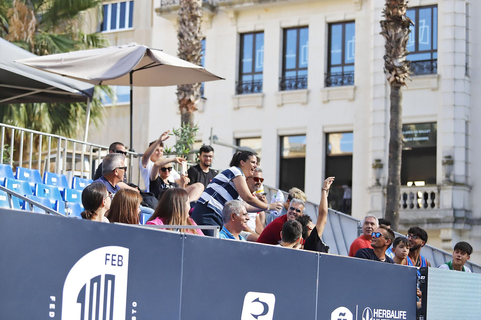 Imágenes del circuito Herbalife 3x3 de baloncesto en la Plaza de Las Monjas de Huelva