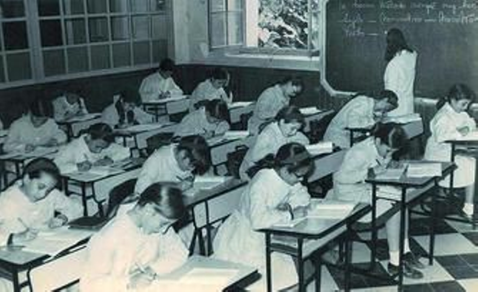 Una imagen retrospectiva de una de las aulas del colegio de Las Carmelitas.